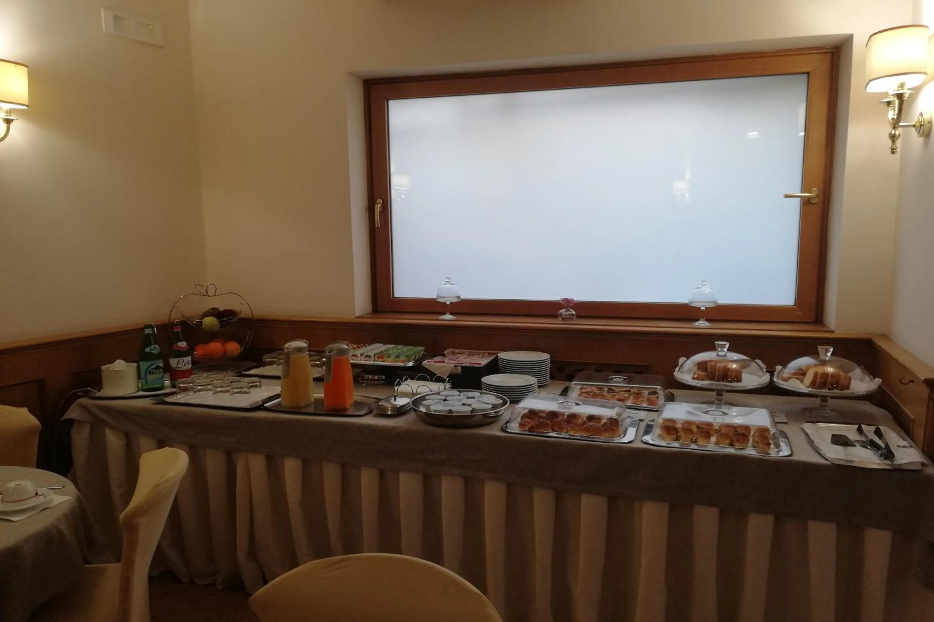 Breakfast in Hotel Leopardi