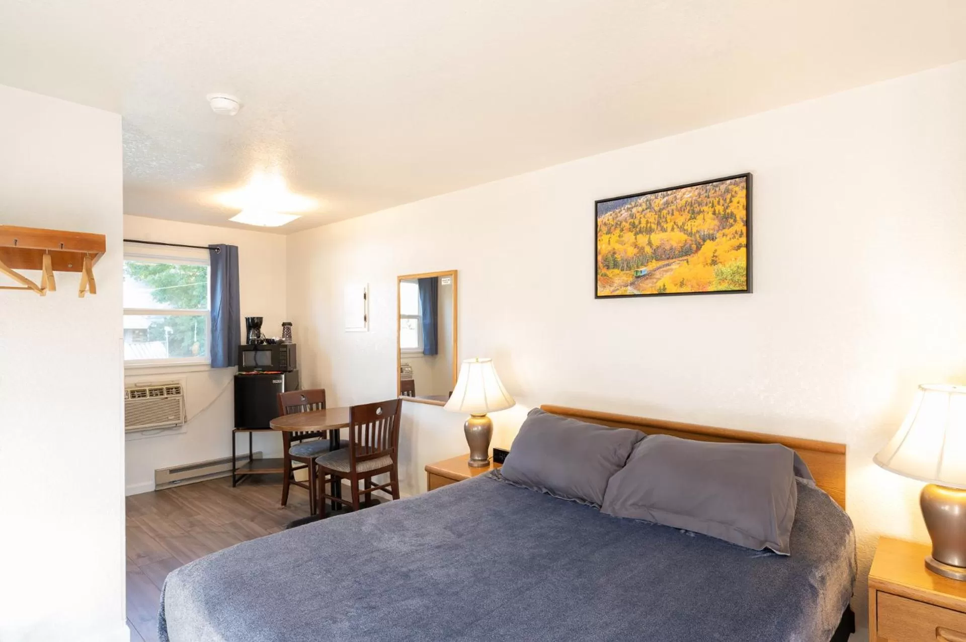 Bedroom, Bed in Siesta Motel Colfax WA