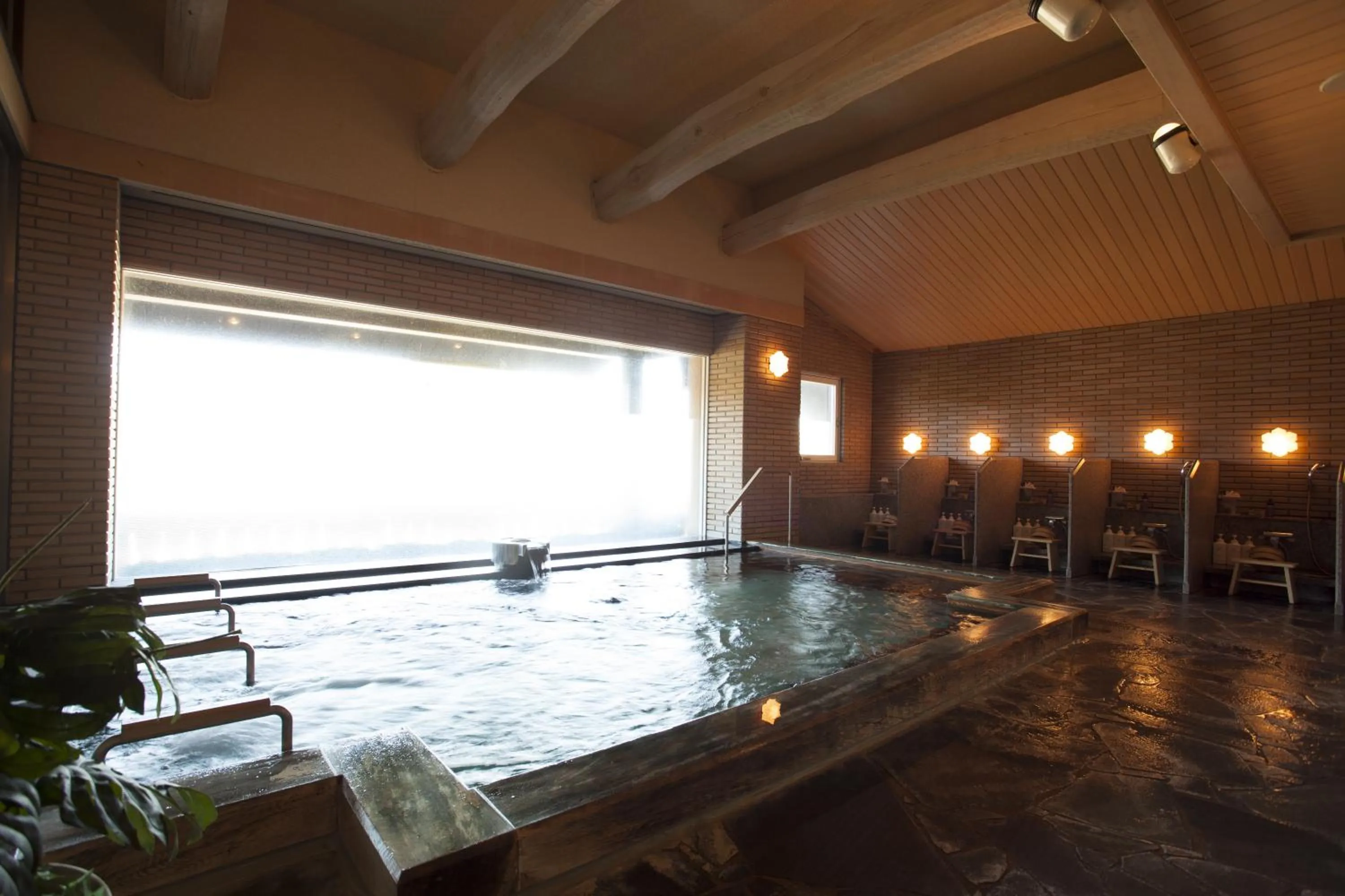 Hot Spring Bath in Sun Members Hirugano