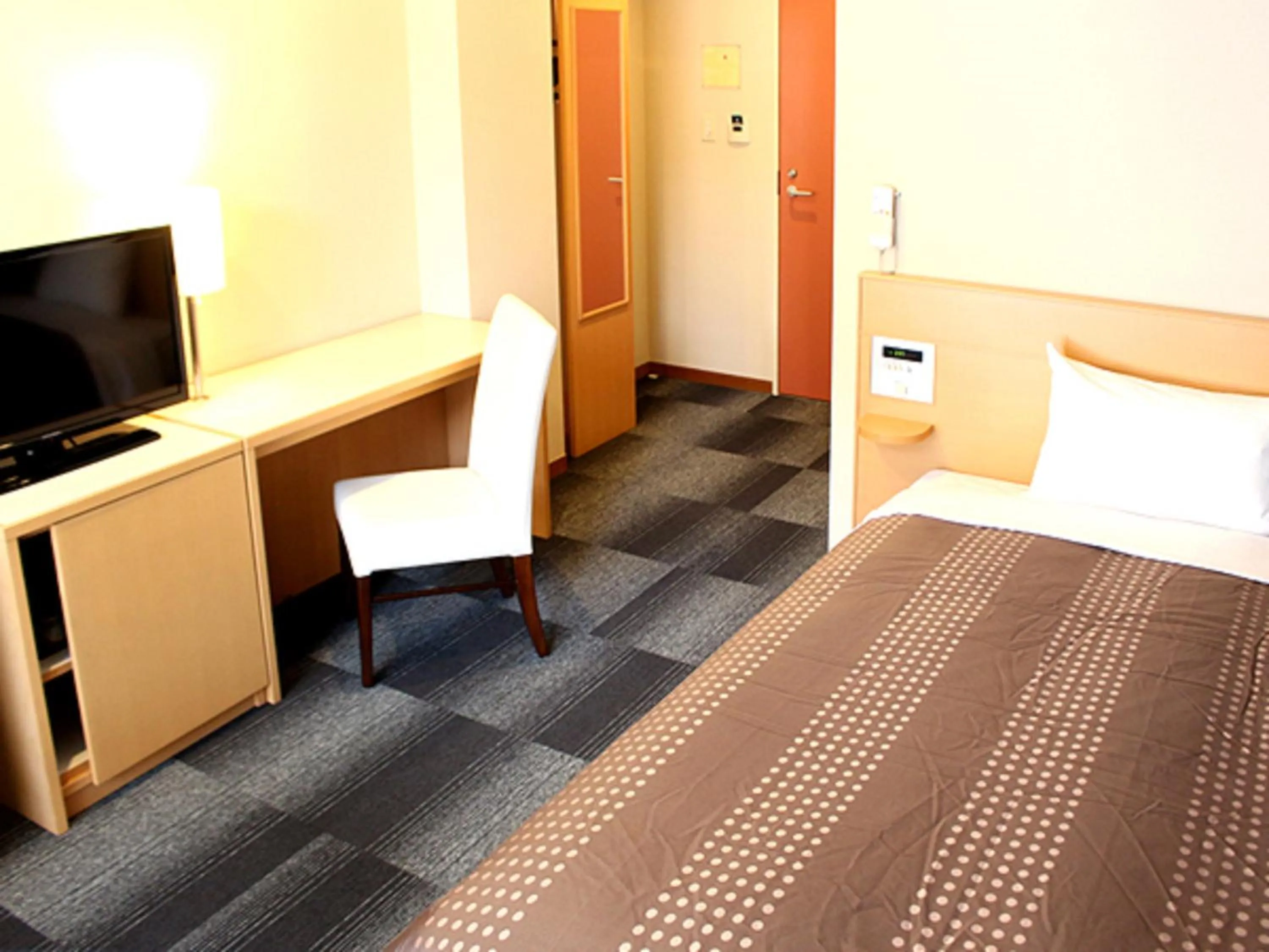 Photo of the whole room, Bed in HOTEL LiVEMAX BUDGET Chiba Mihama
