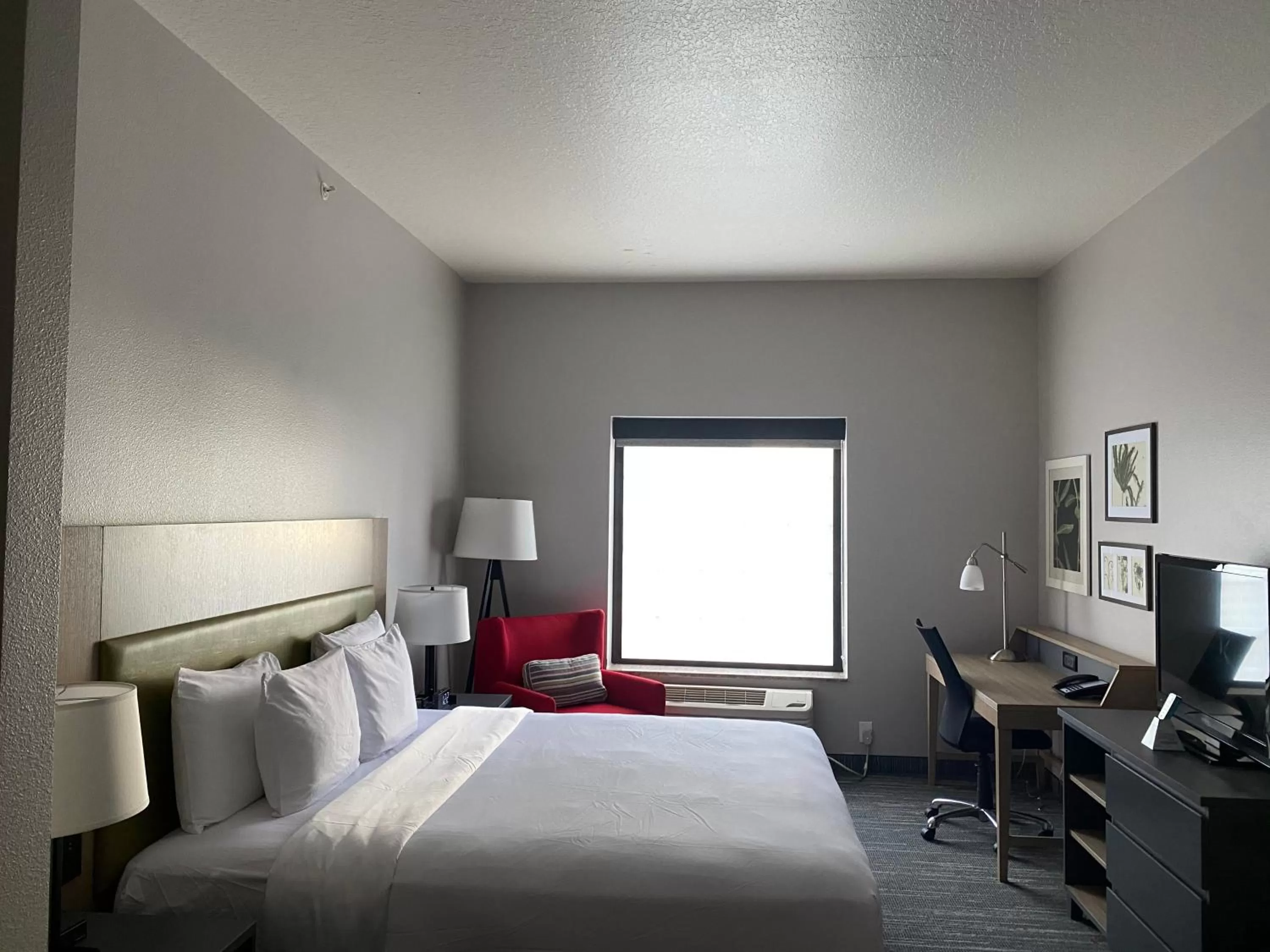 Photo of the whole room, Bed in Country Inn & Suites by Radisson, RJ Stadium - Tampa Airport East