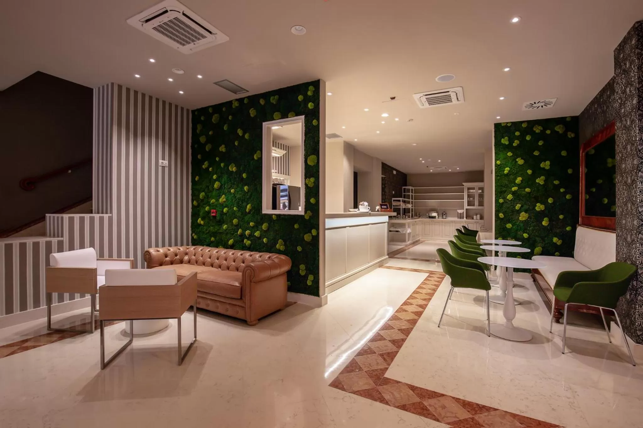 Communal lounge/ TV room in Zanhotel Regina