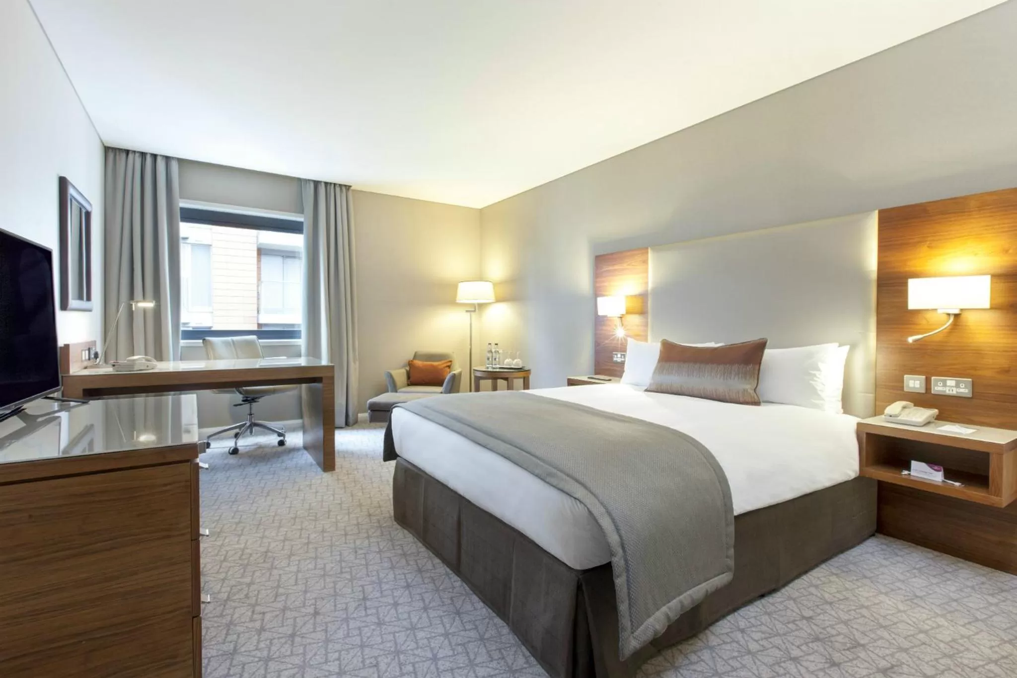 Photo of the whole room, Bed in Crowne Plaza London - Docklands by IHG