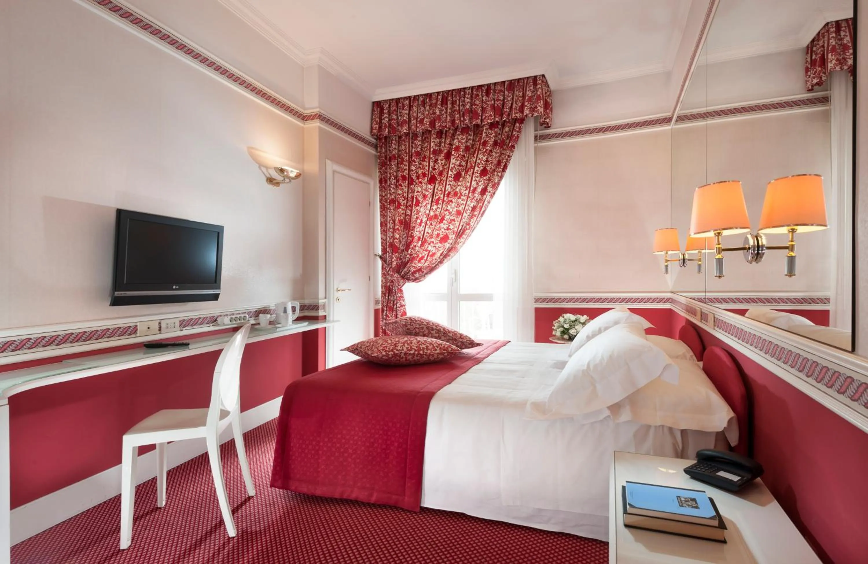 Bed in Hotel Milton Rimini