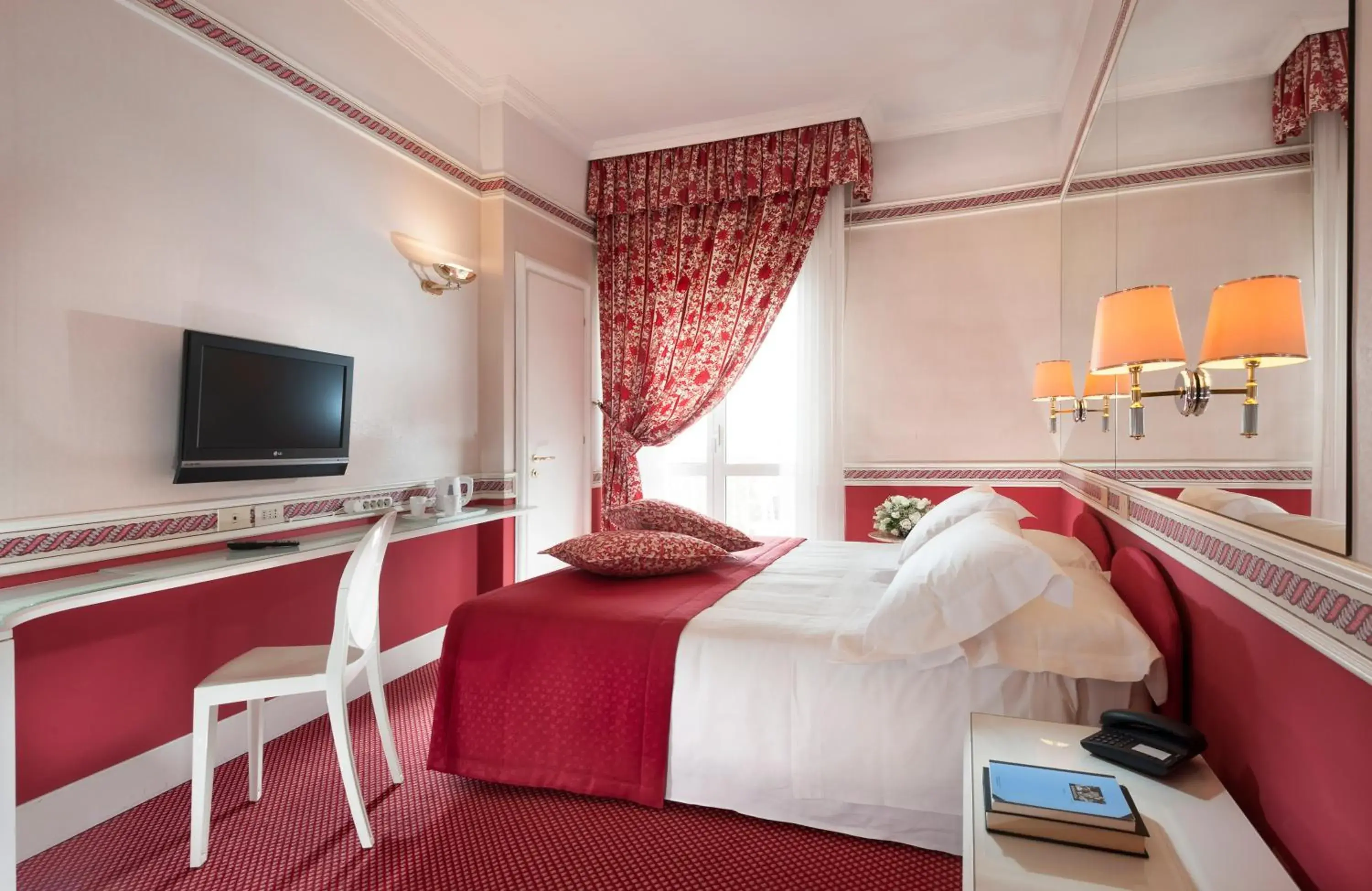 Classic Double or Twin Room with Balcony in Hotel Milton Rimini Classic Double or Twin Room with Balcony in Hotel Milton Rimini