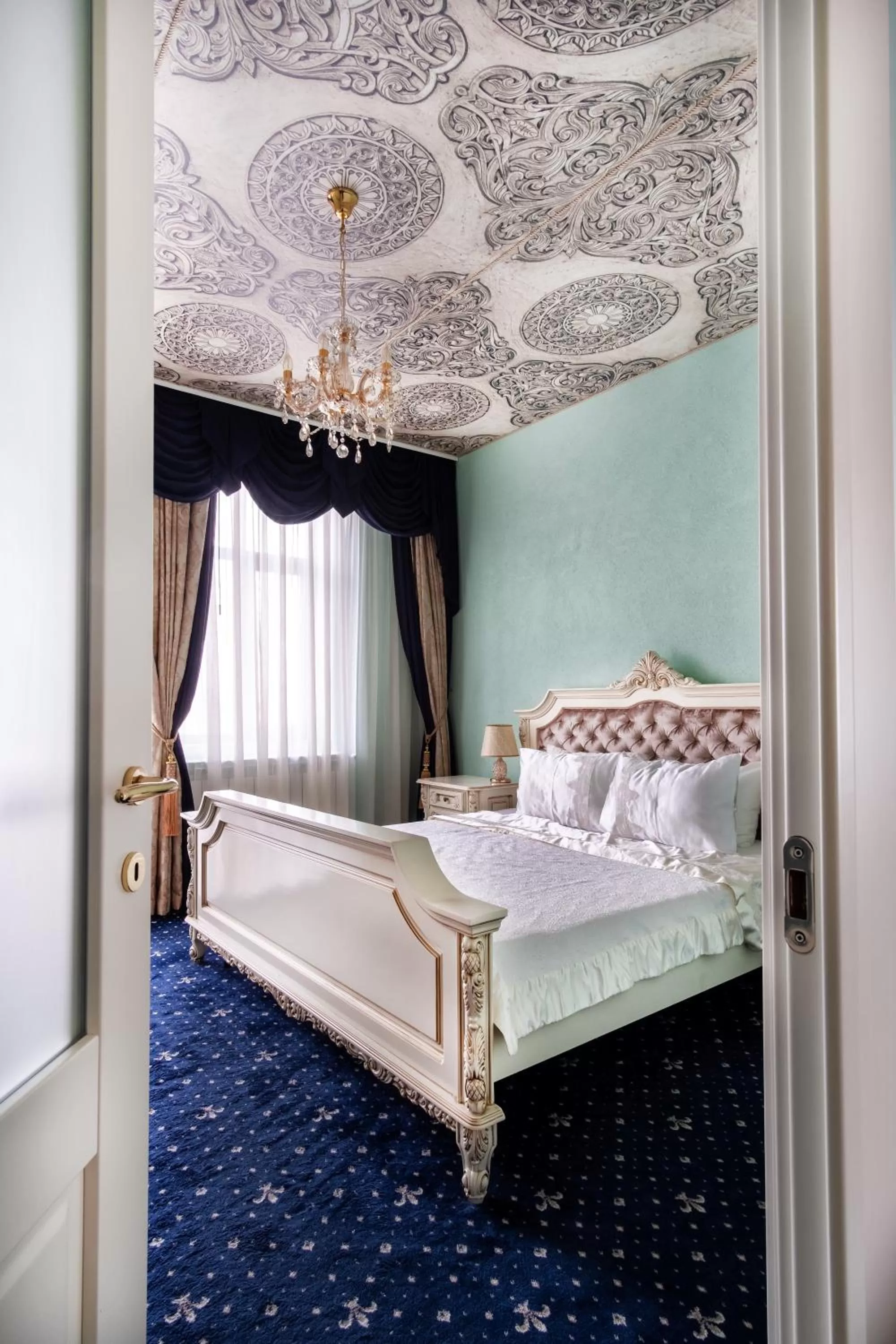 Bed in JMR Royal -Luxury Rooms & Private Sauna