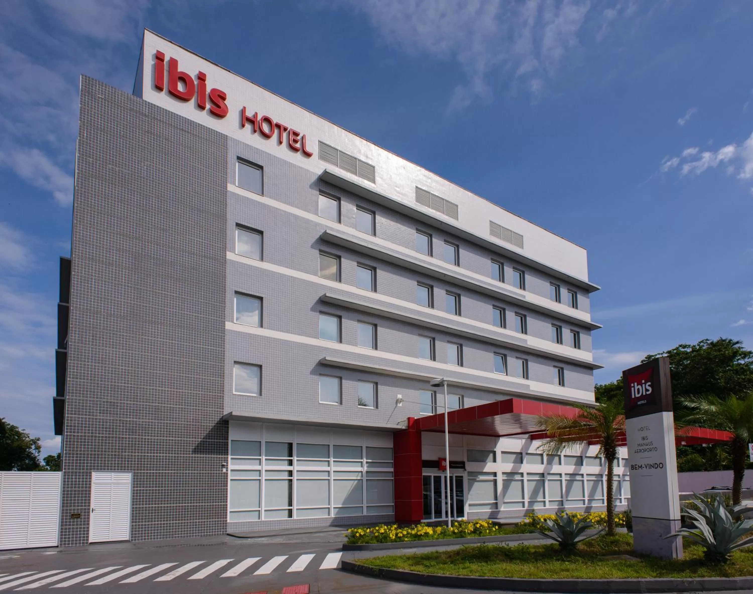 Facade/entrance in ibis Manaus Aeroporto