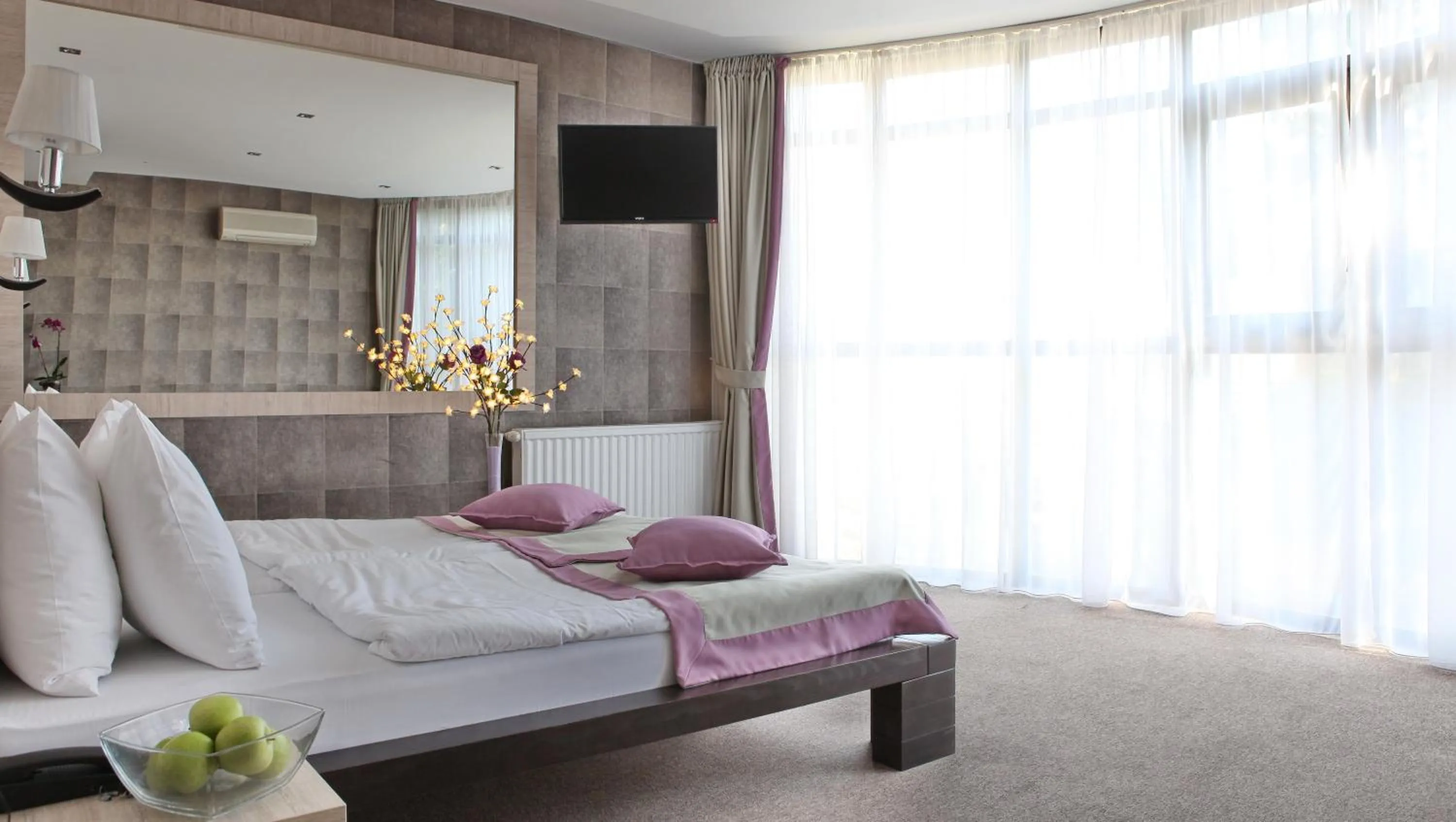 Bed in Garni Hotel Vozarev