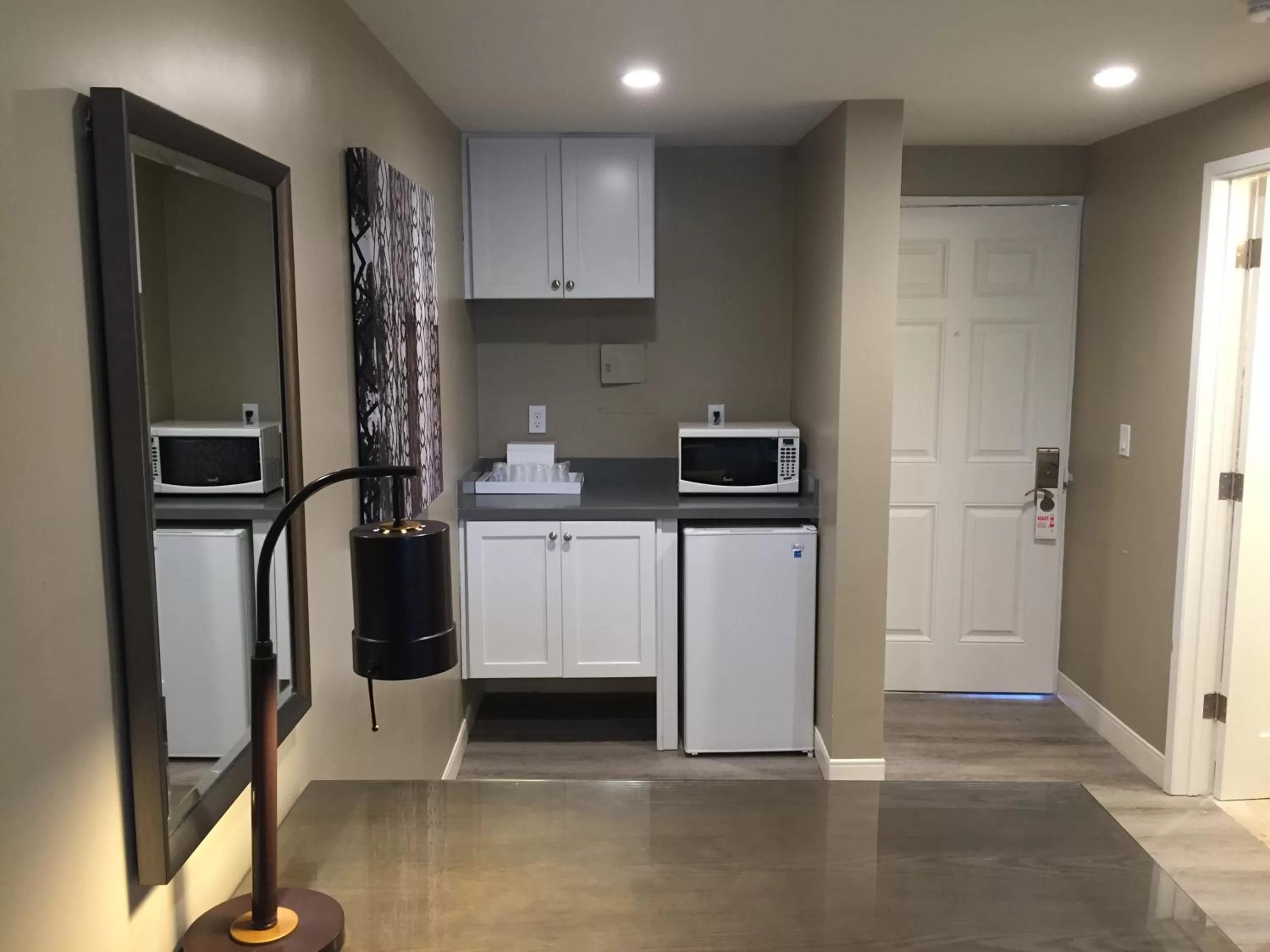 Photo of the whole room in Pacific Shores Inn