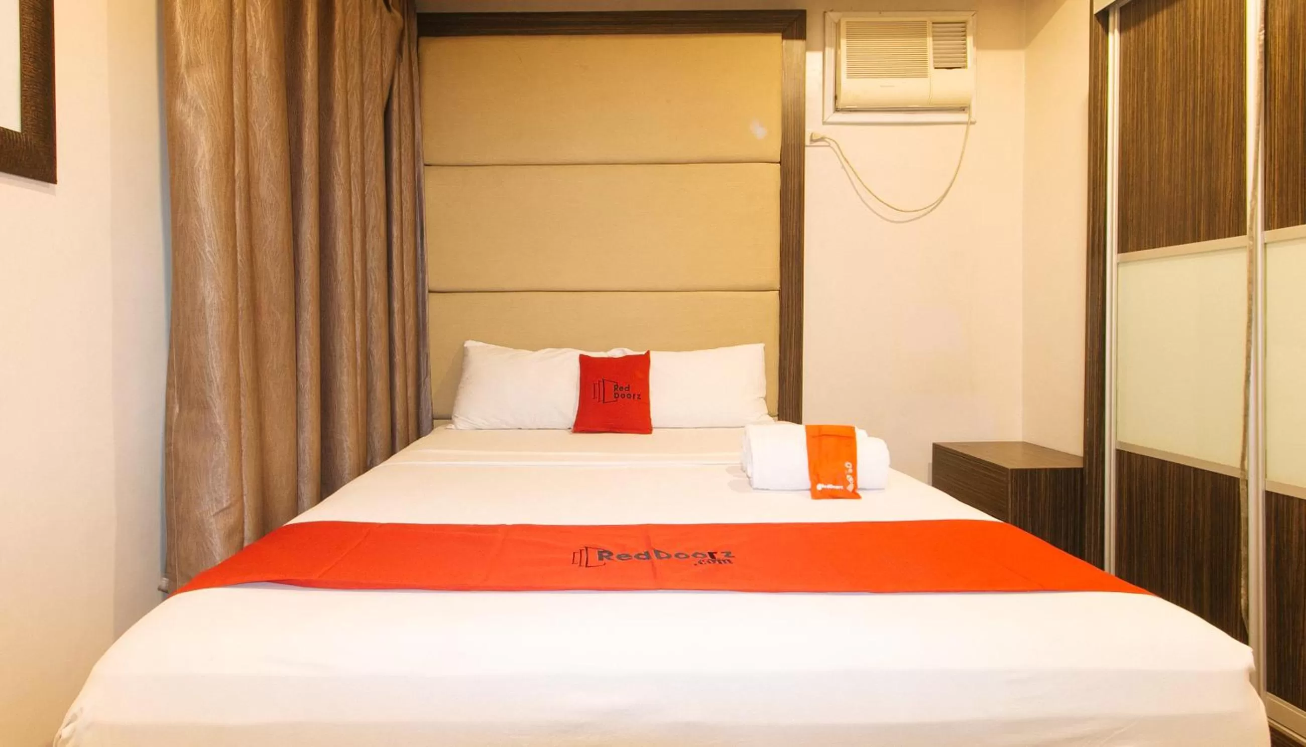 Bed in RedDoorz Premium @ West Avenue Quezon City