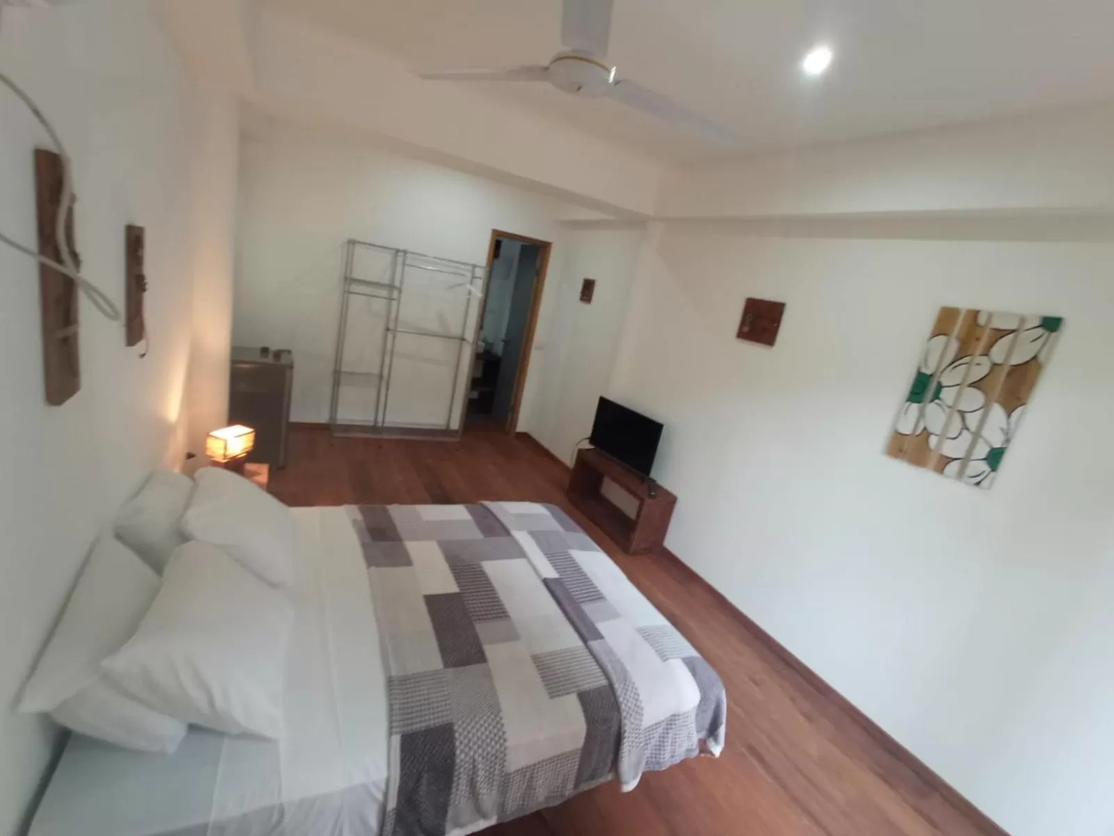 Bed in La Luciernaga Big Creek