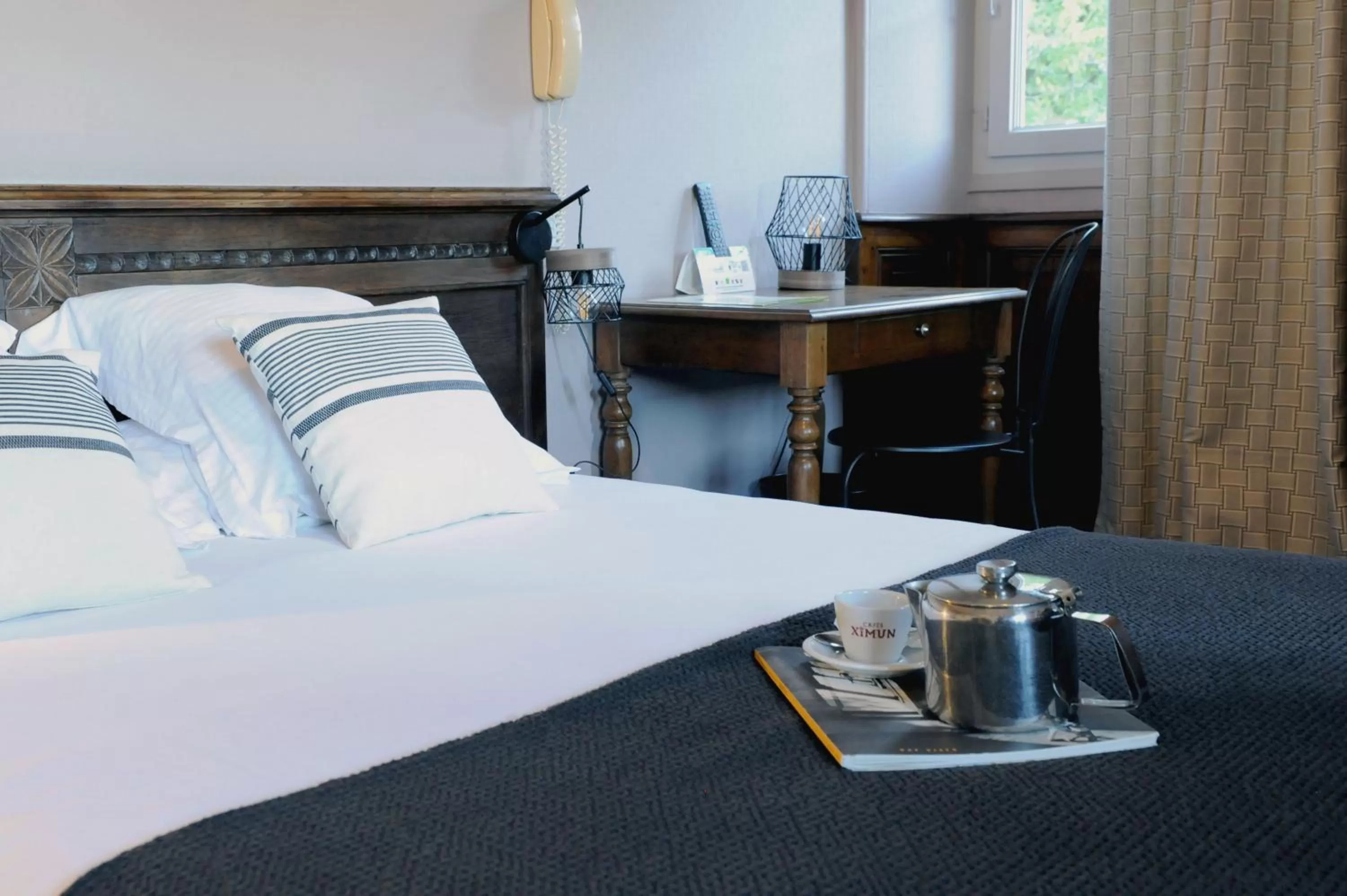 Photo of the whole room, Bed in Logis Hôtel du Chêne