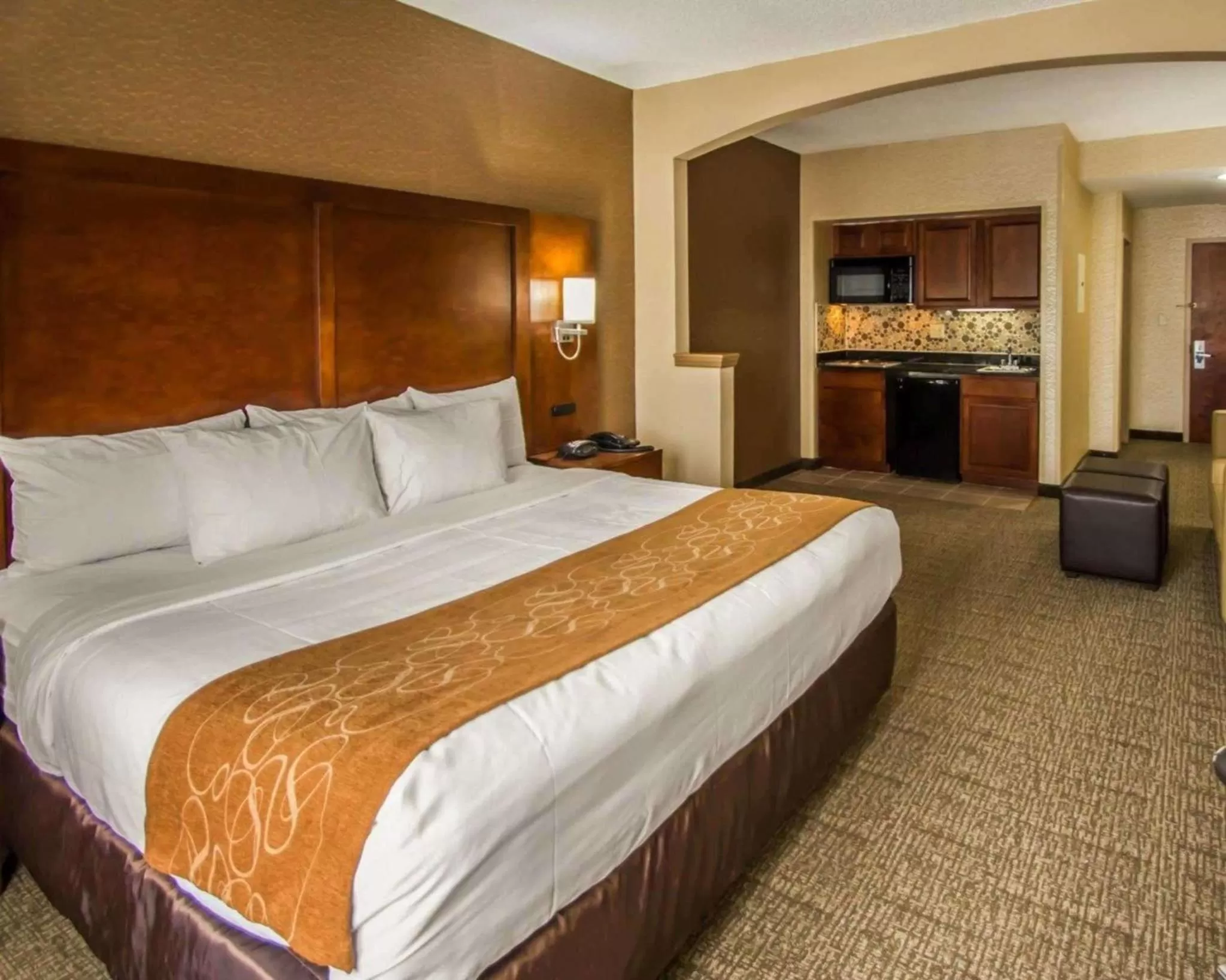 Photo of the whole room, Bed in Quality Suites NYC Gateway