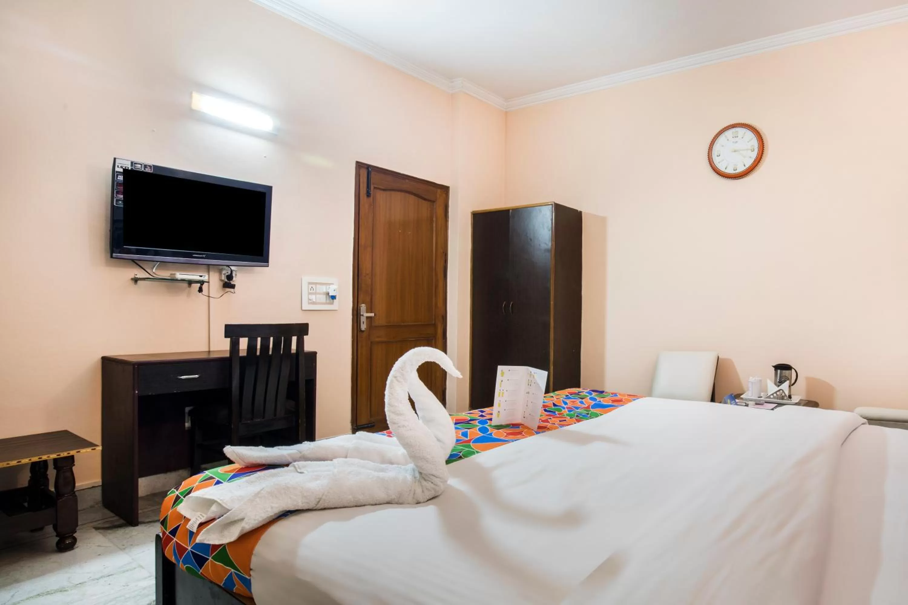 TV and multimedia, Bed in FabExpress IVY Inn Sector 35