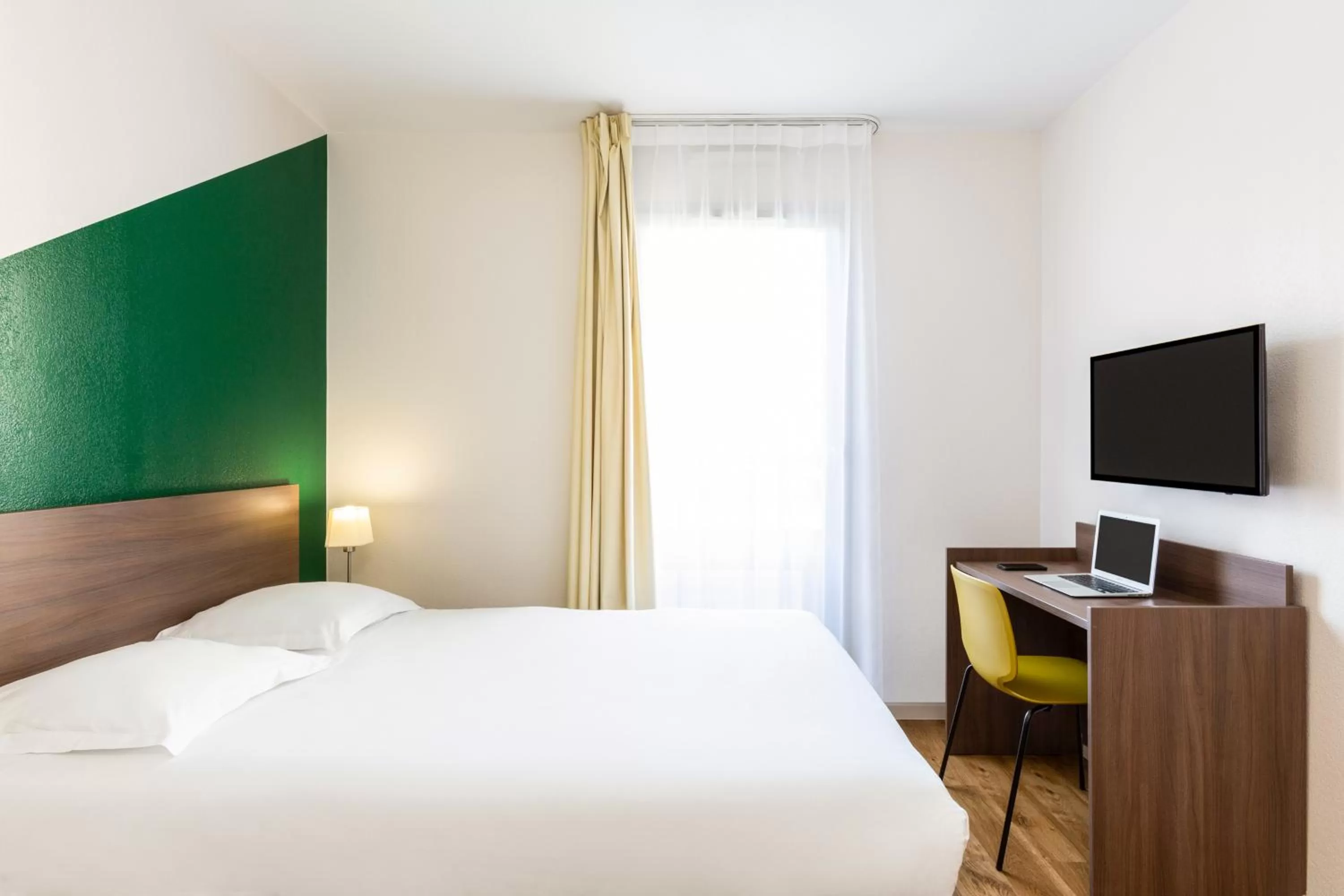 Bed in Aparthotel Adagio Access Carrières Sous Poissy