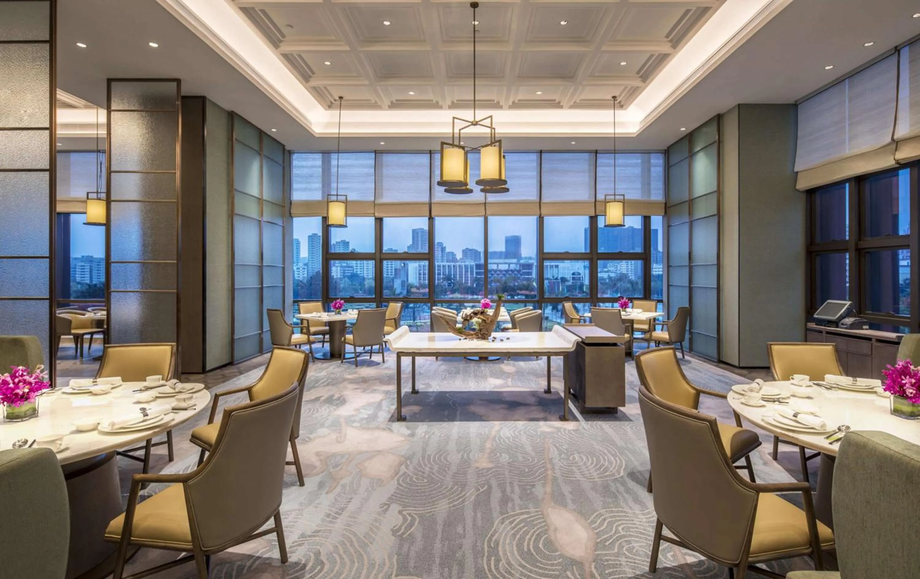Restaurant/places to eat in DoubleTree by Hilton Hotel Shenzhen Longhua
