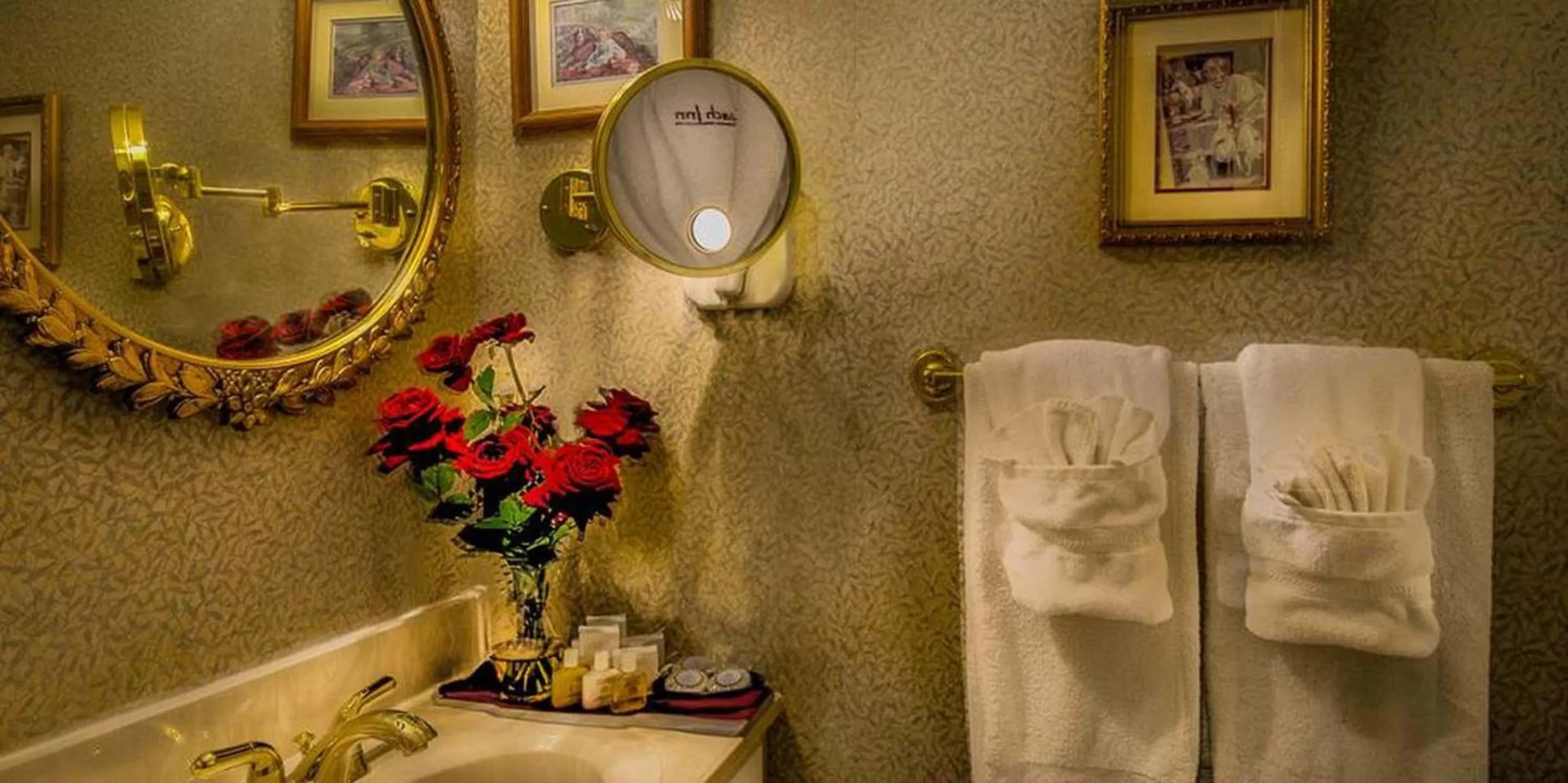 Bathroom in Red Coach Inn