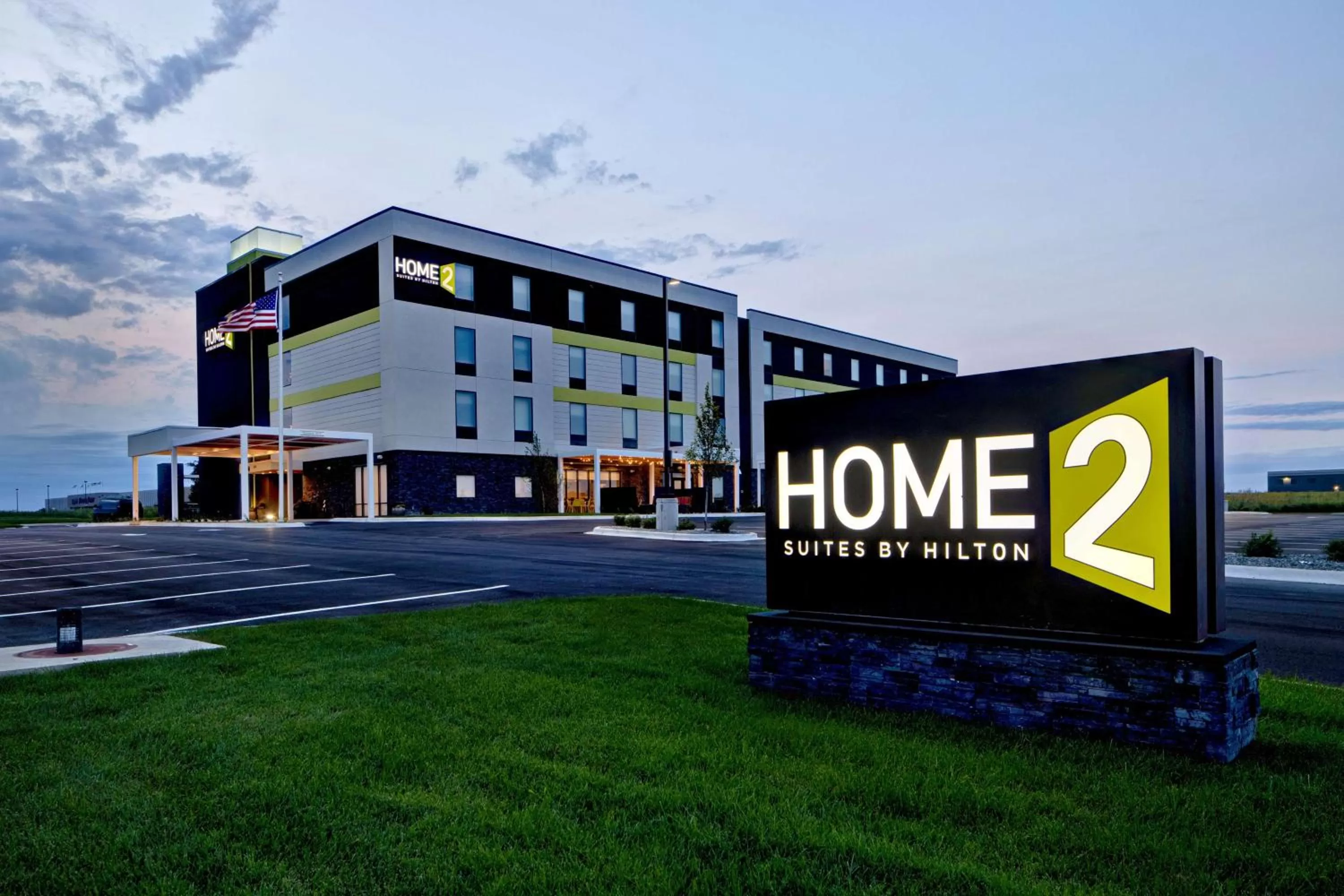 Property building in Home2 Suites By Hilton Loves Park Rockford
