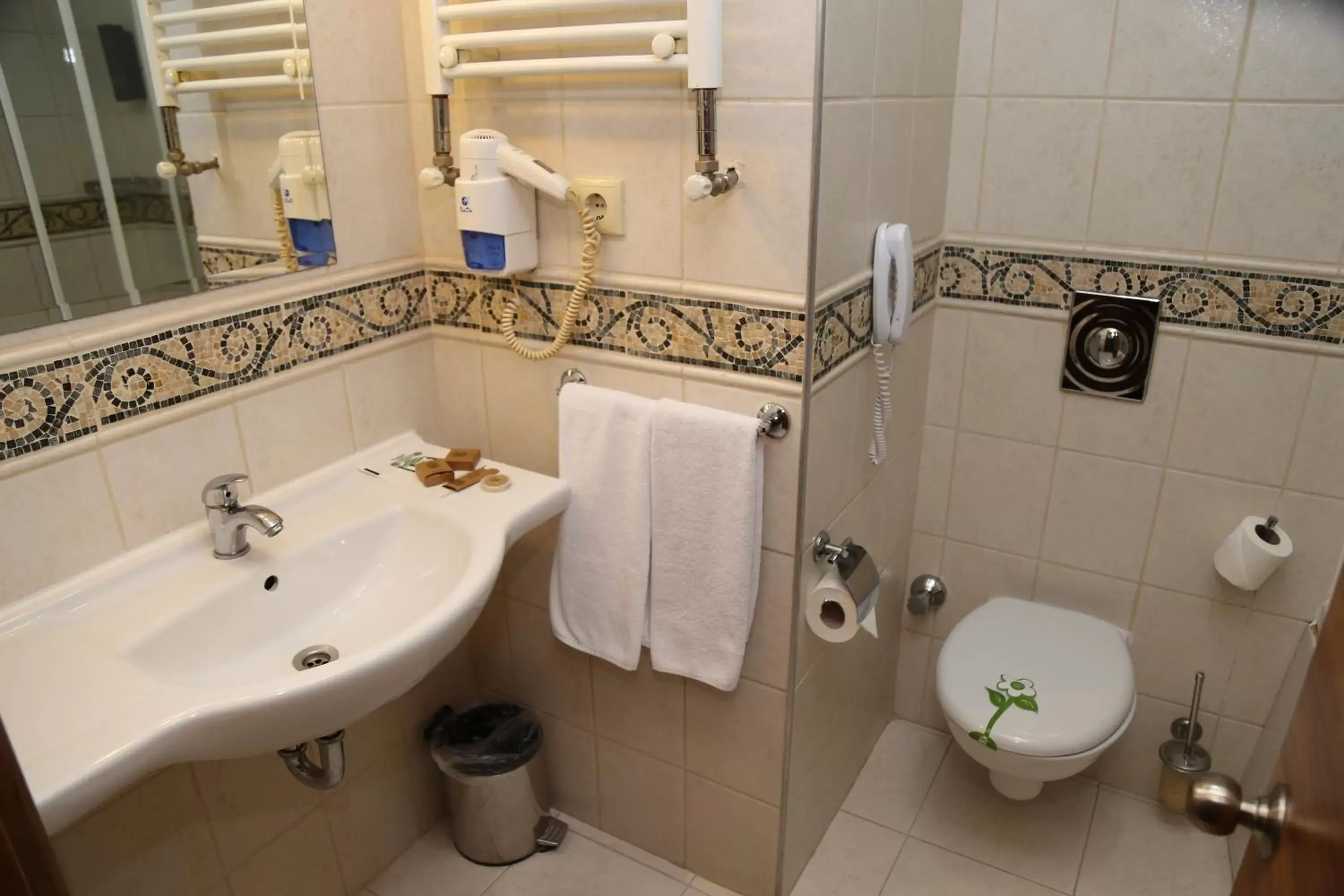 Twin Room in Lidya Sardes Hotel Thermal & SPA Twin Room in Lidya Sardes Hotel Thermal & SPA