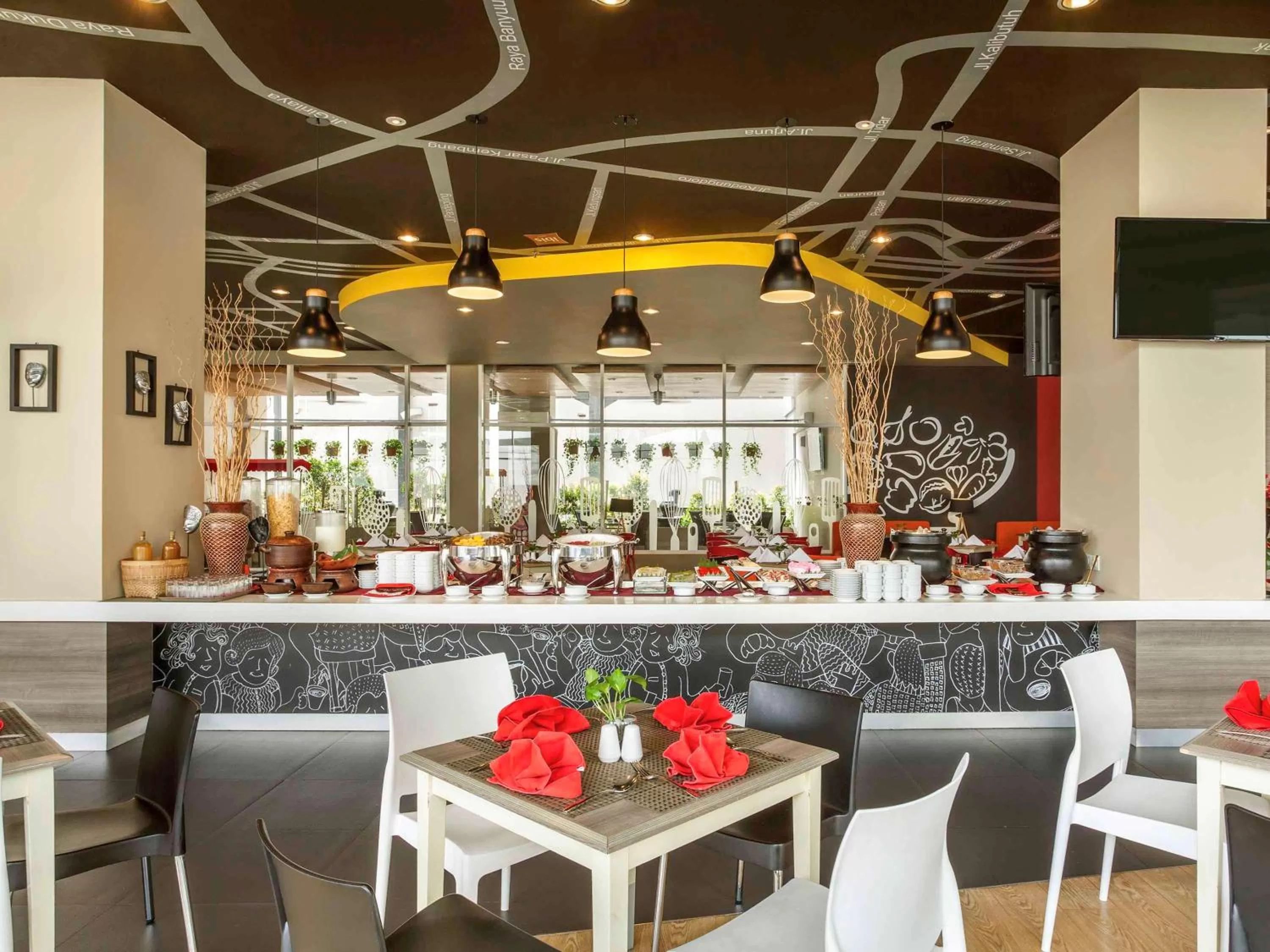 Restaurant/places to eat in Ibis Surabaya City Center