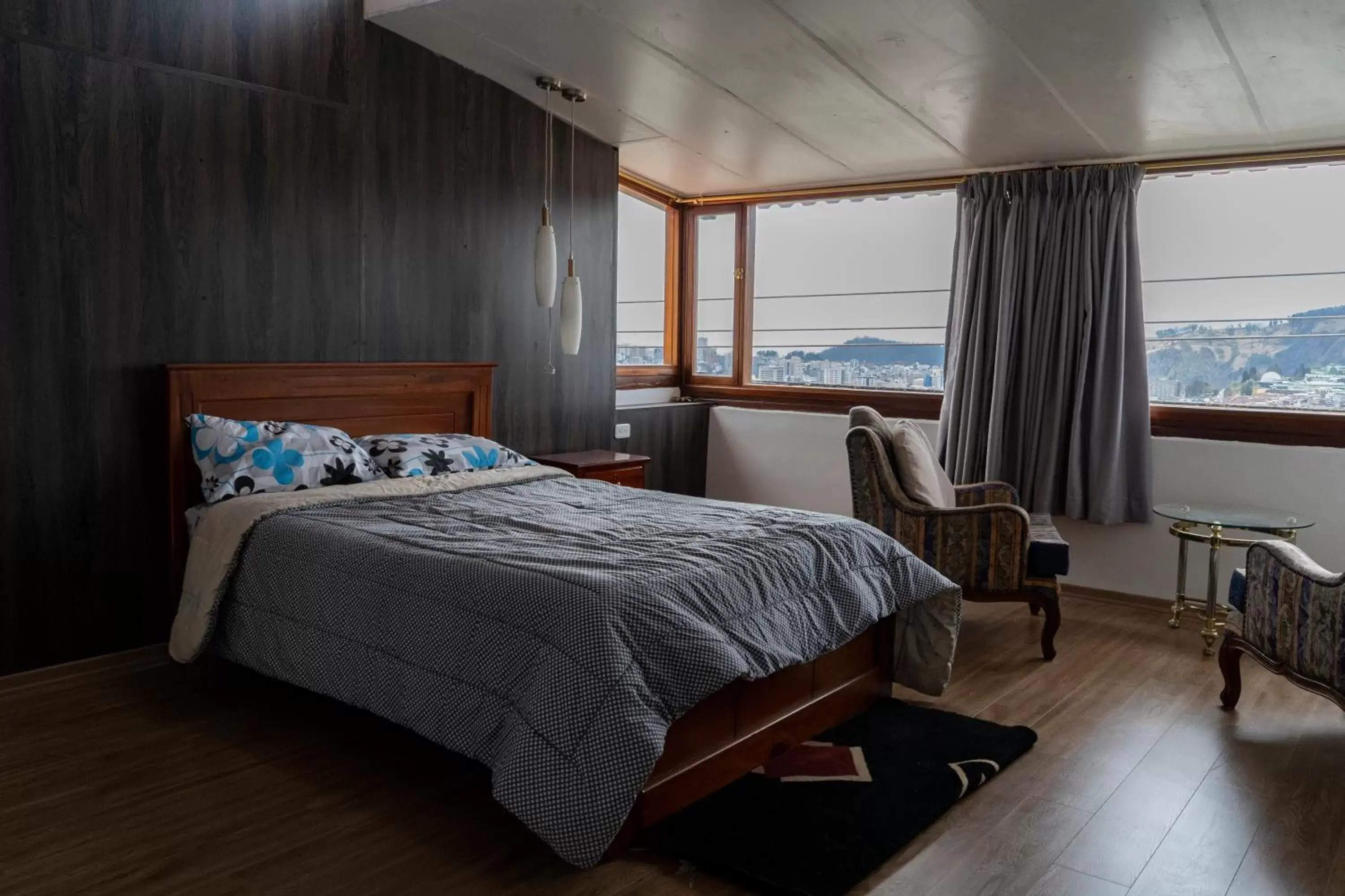 Apartment with Mountain View - single occupancy in Blue Door Housing Historic Quito Apartment with Mountain View - single occupancy in Blue Door Housing Historic Quito