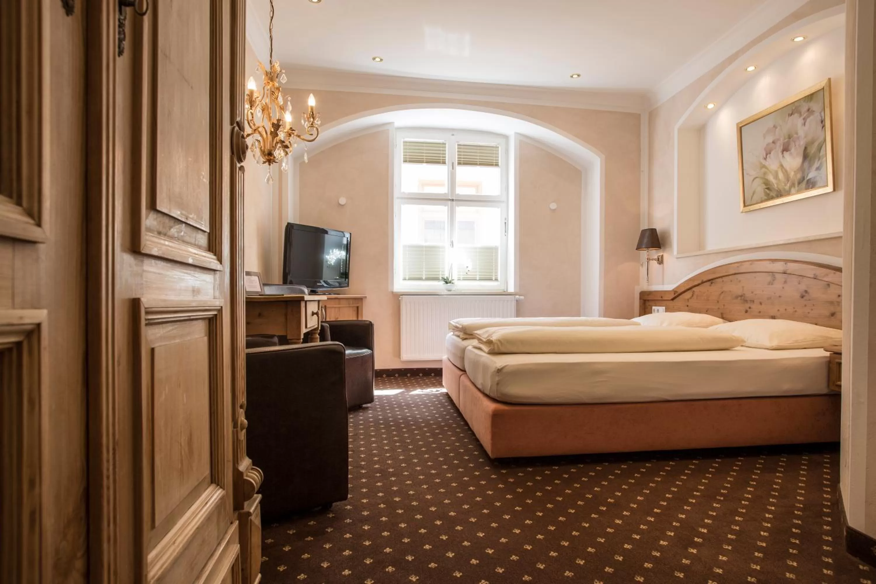 Photo of the whole room, Bed in Meiser Altstadt Hotel