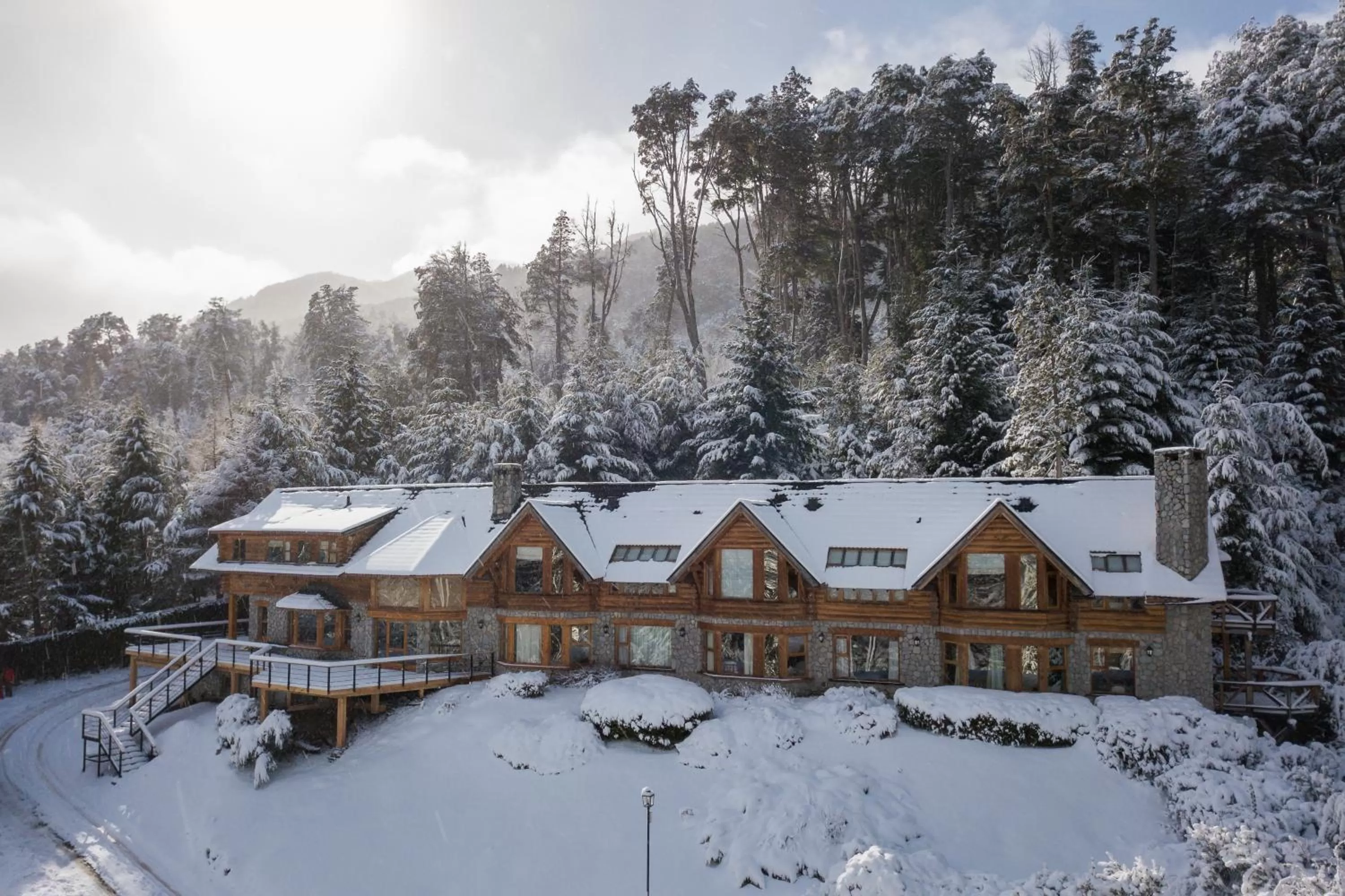 Facade/entrance, Winter in Amigos del Bosque