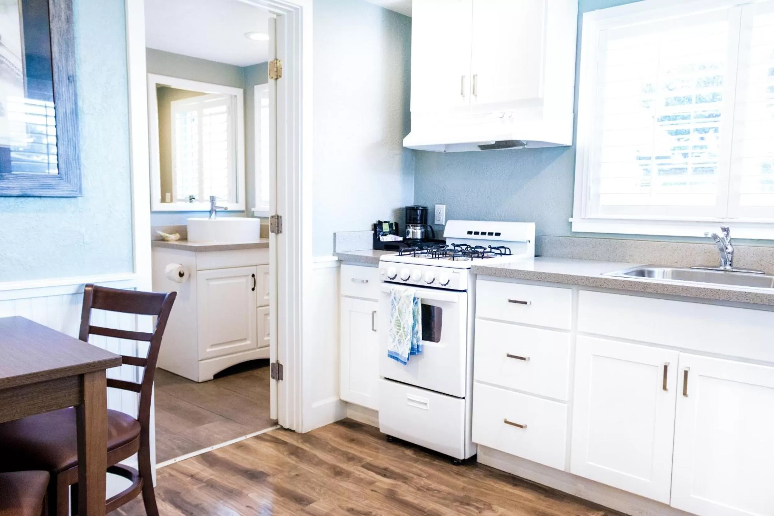 Kitchen or kitchenette in Ocean Echo Inn & Beach Cottages