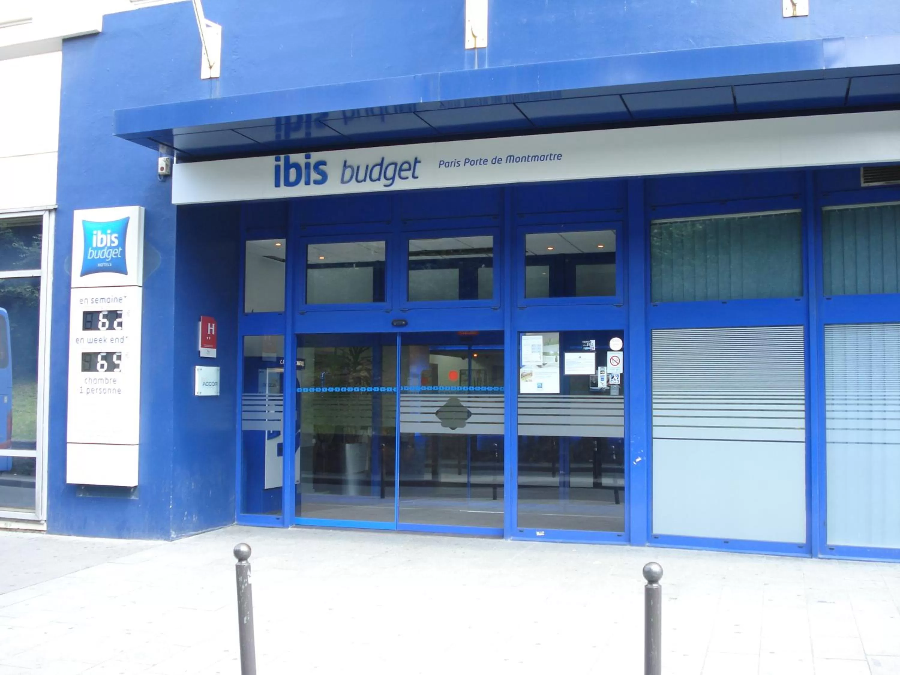 Facade/entrance in ibis budget Paris Porte De Montmartre