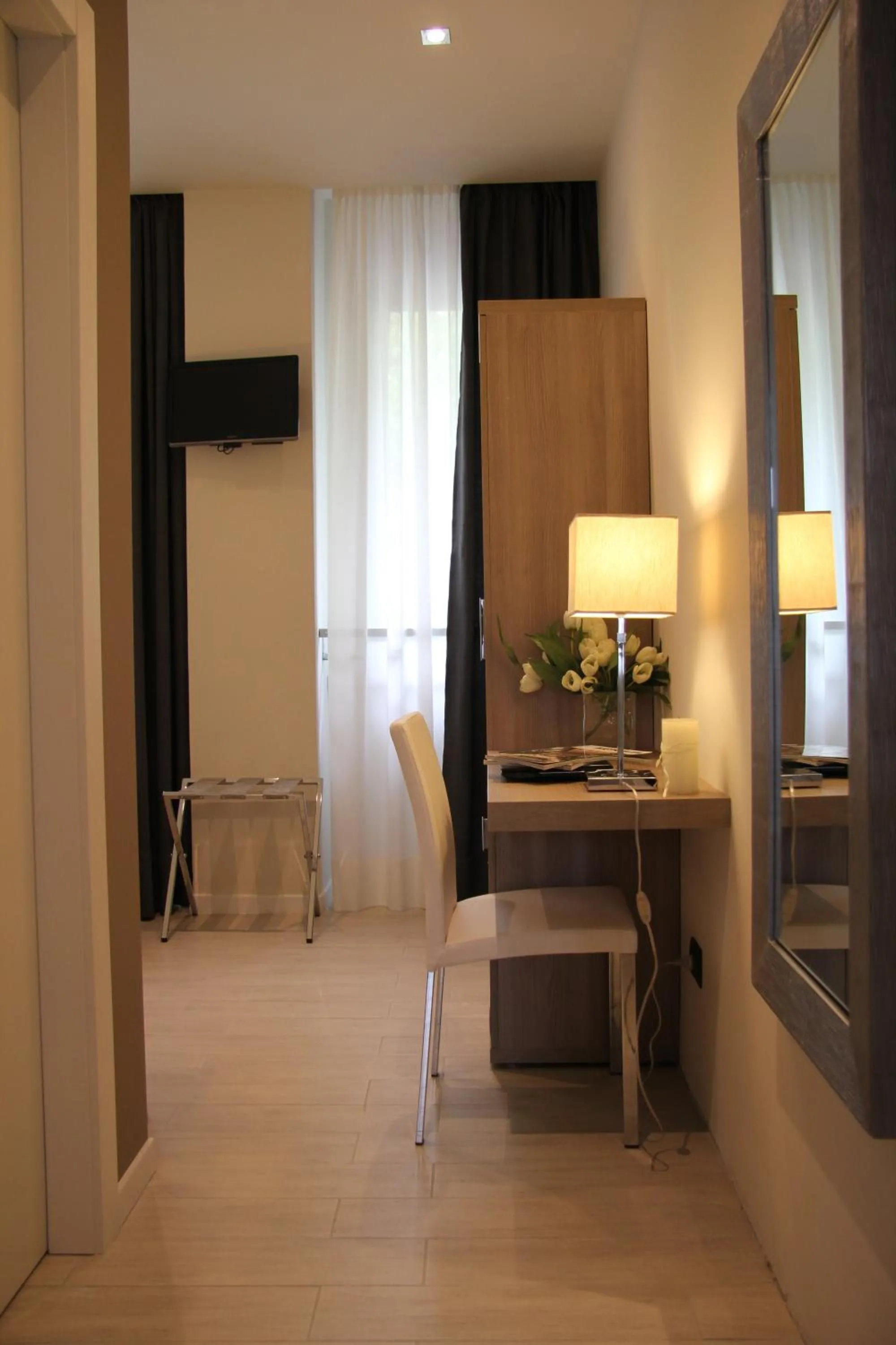 Photo of the whole room in Hotel Zara Milano