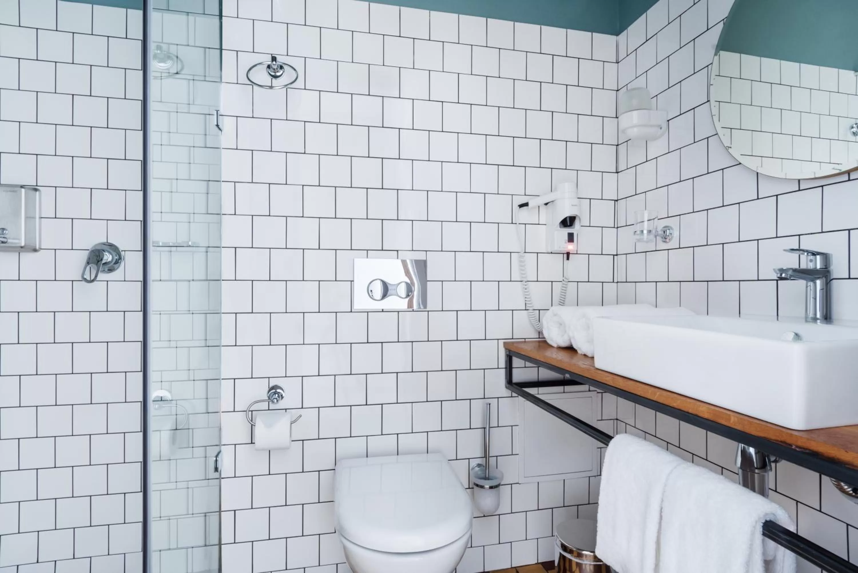 Shower in Fabrika Hostel & Suites