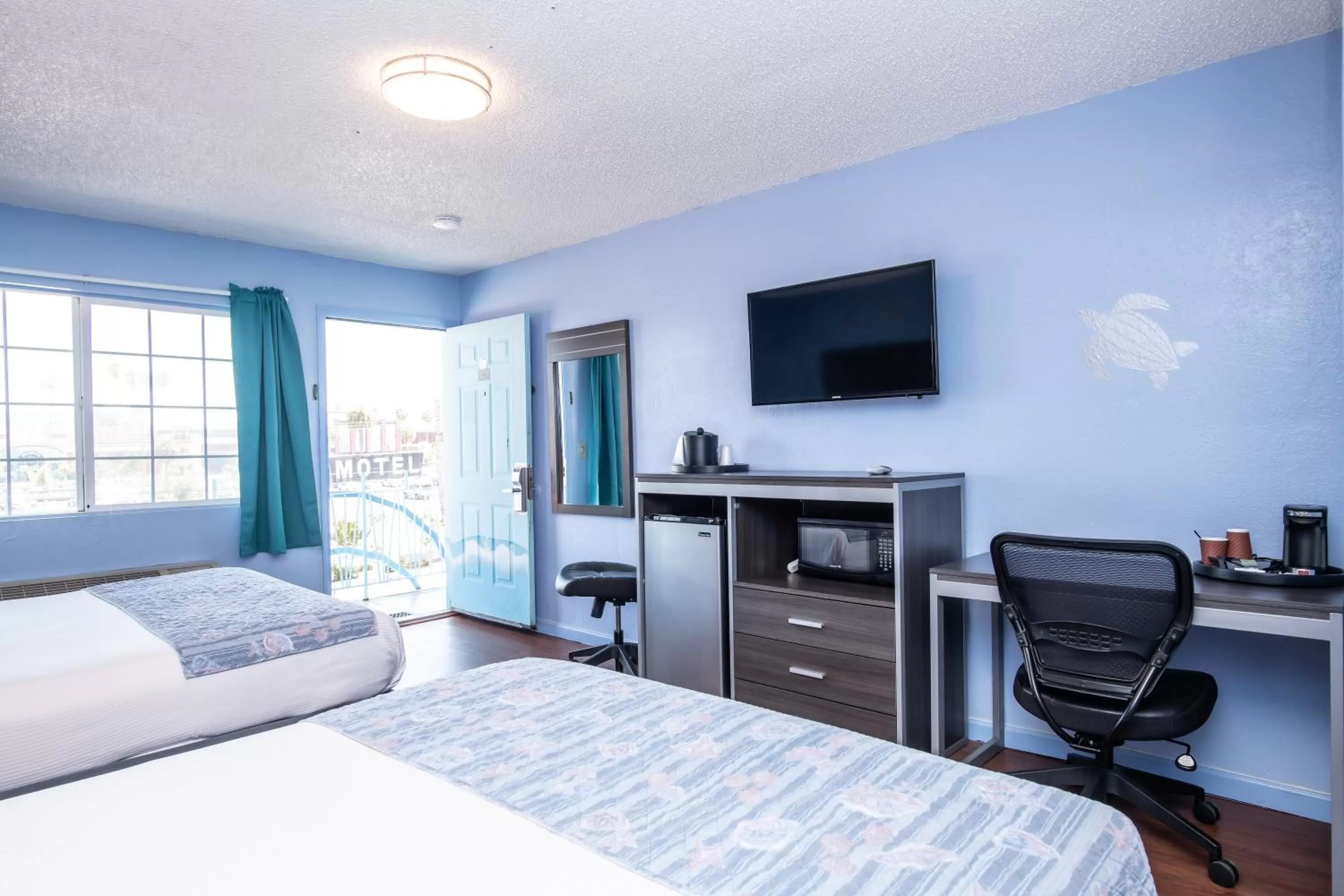 Bed in Aqua Breeze Inn