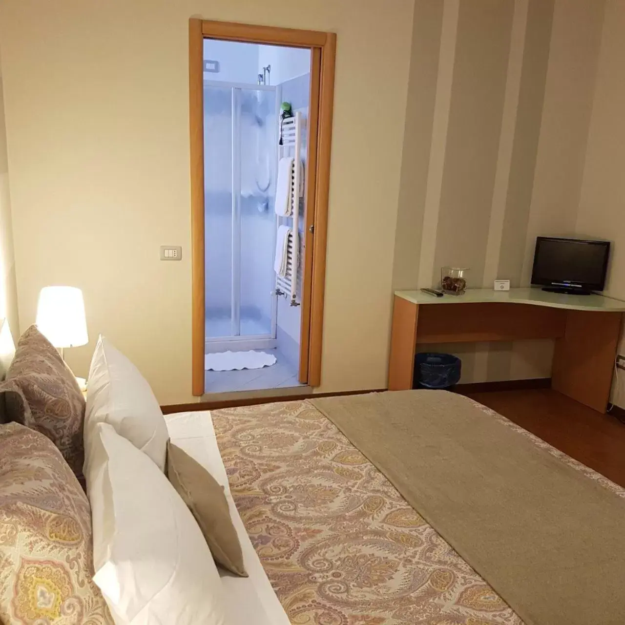 Double Room in Hotel Moniga Double Room in Hotel Moniga