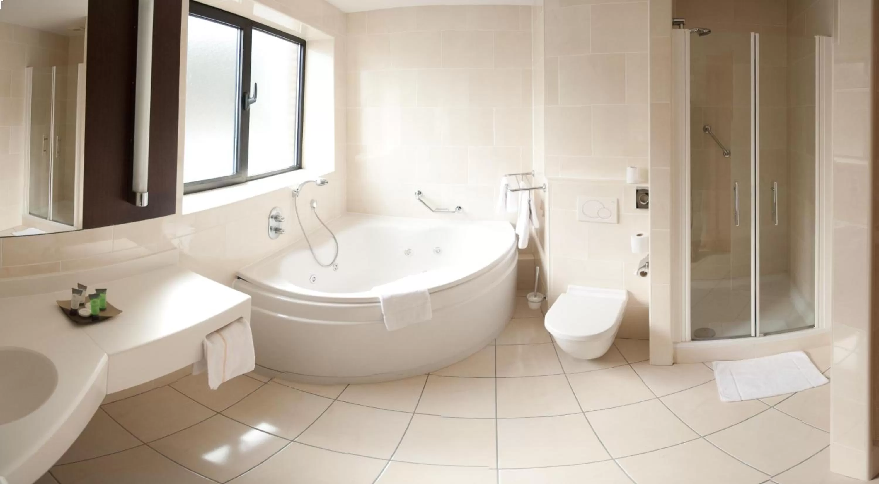 Bathroom in White Sands Hotel