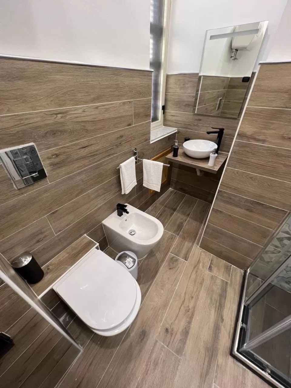 Bathroom in CARLINO Room's