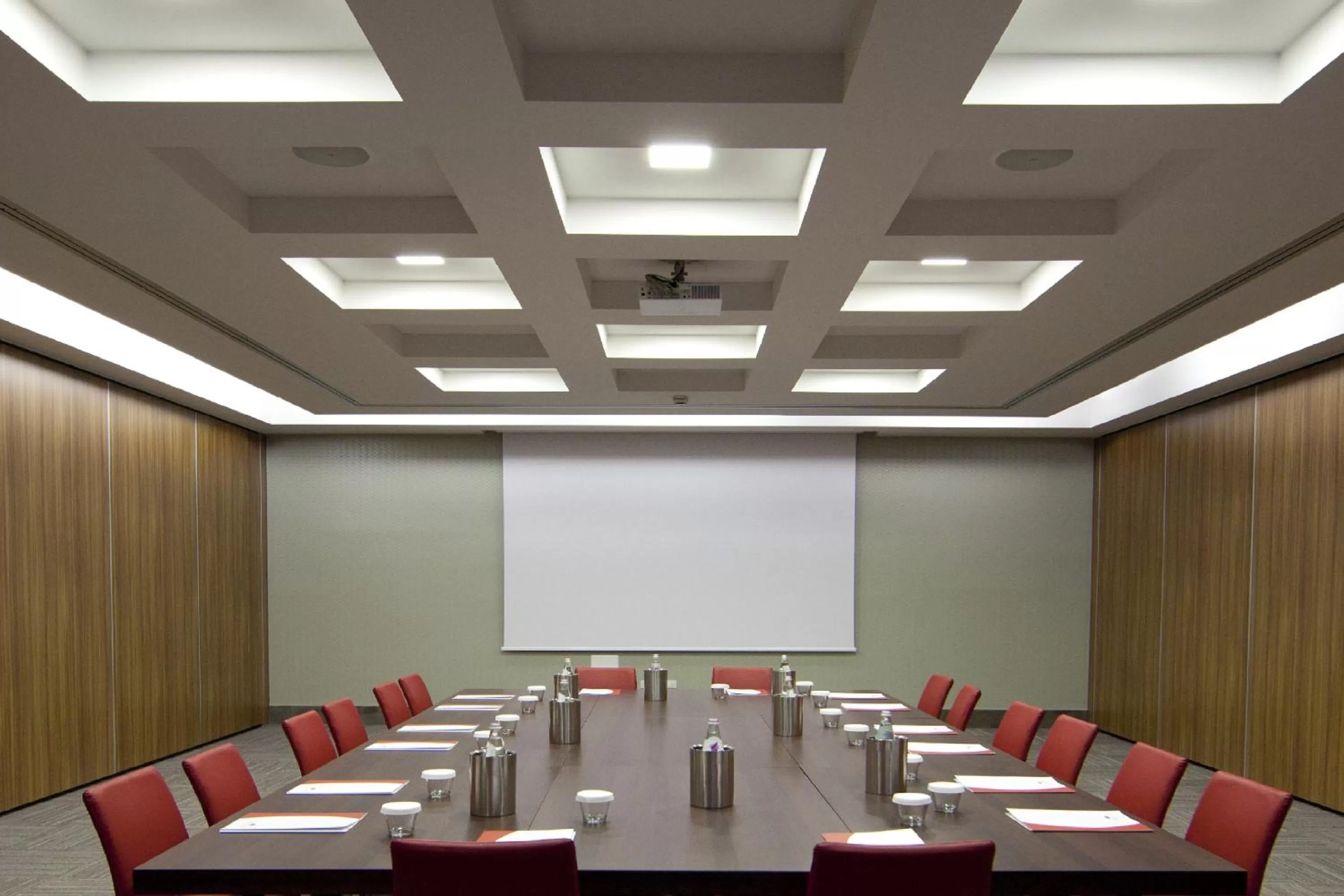 Meeting/conference room in Crowne Plaza Verona Fiera by IHG