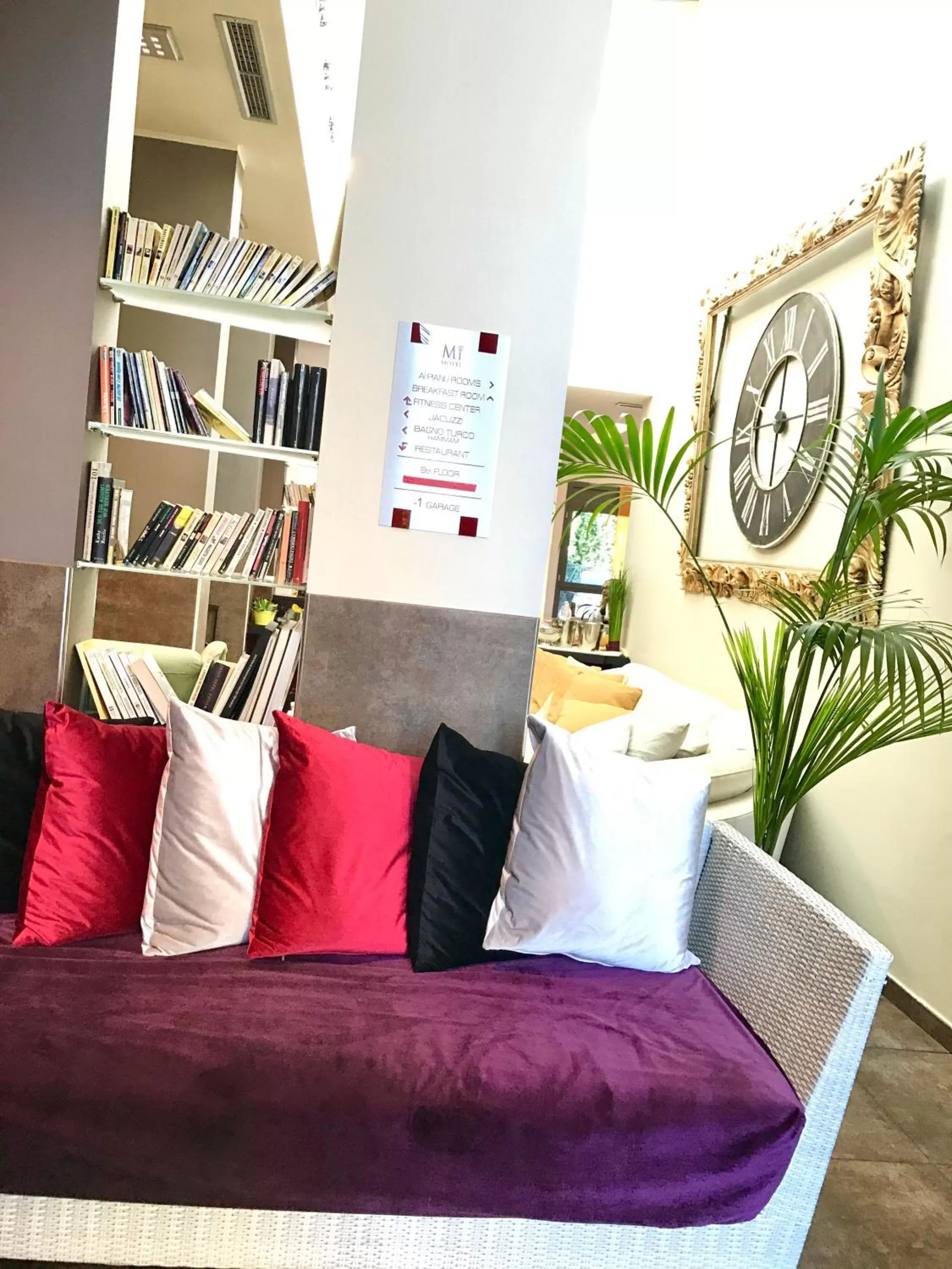 Lobby or reception in MiHotel