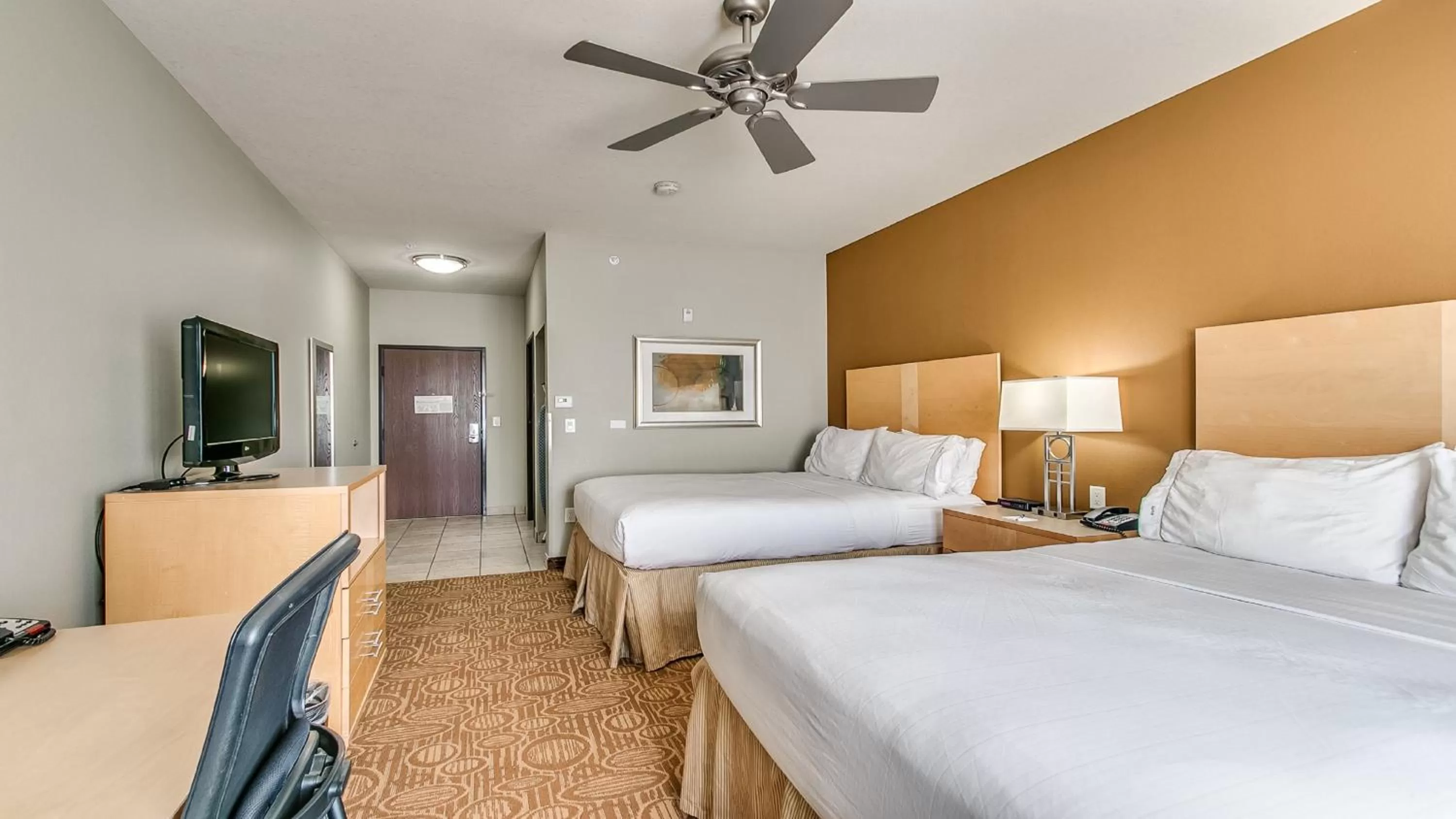 Photo of the whole room, Bed in Holiday Inn Express & Suites Lubbock Southwest – Wolfforth by IHG
