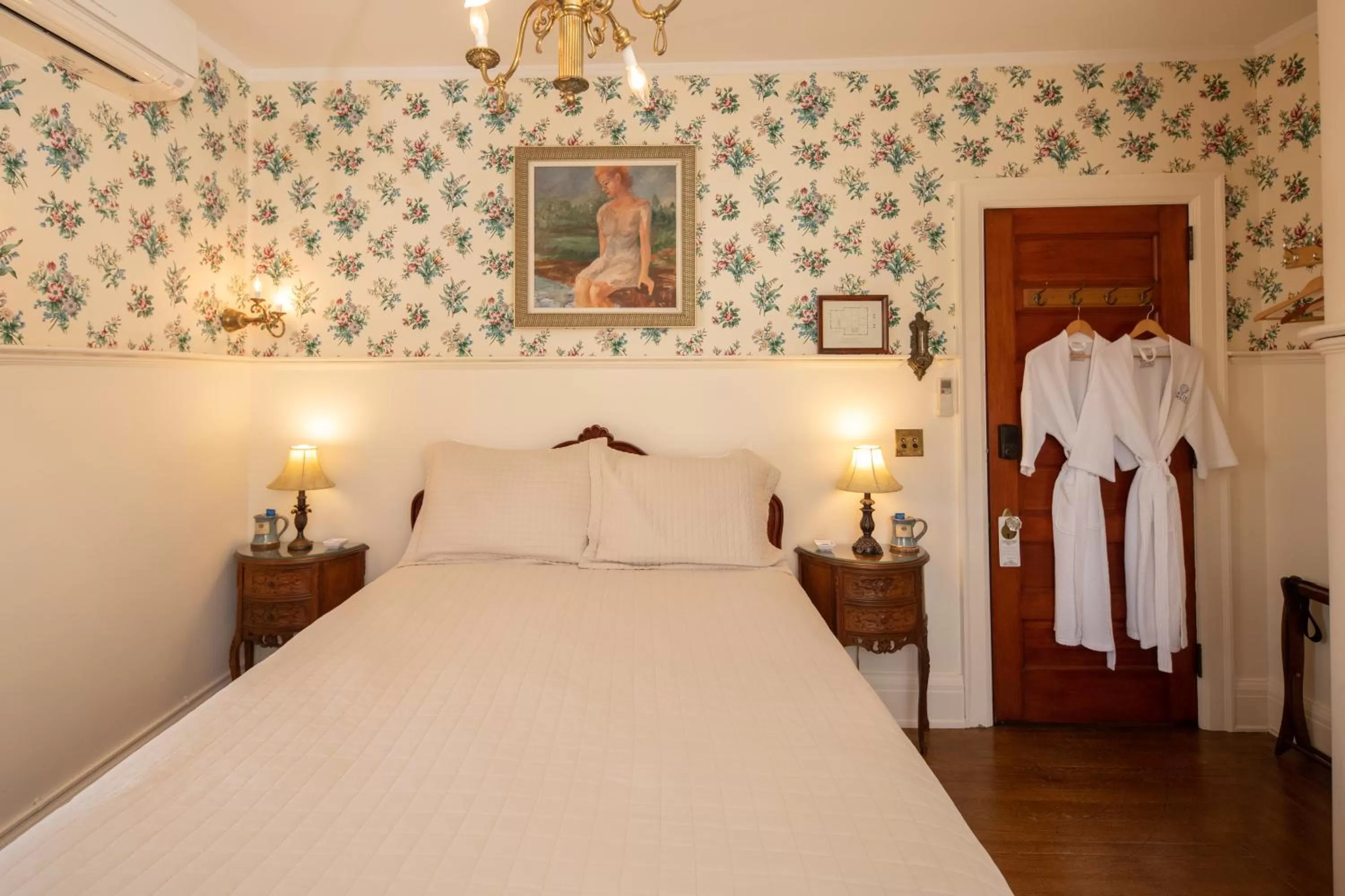 Bed in Cartier Mansion