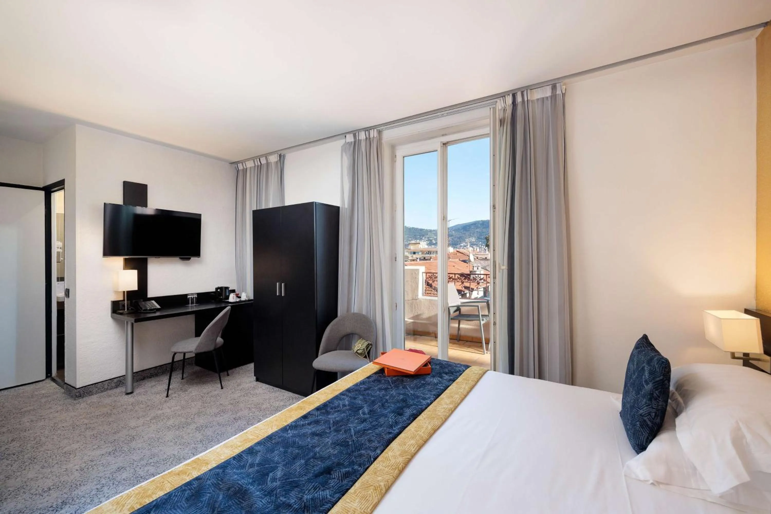 Bedroom, Bed in Best Western Plus Hôtel Massena Nice