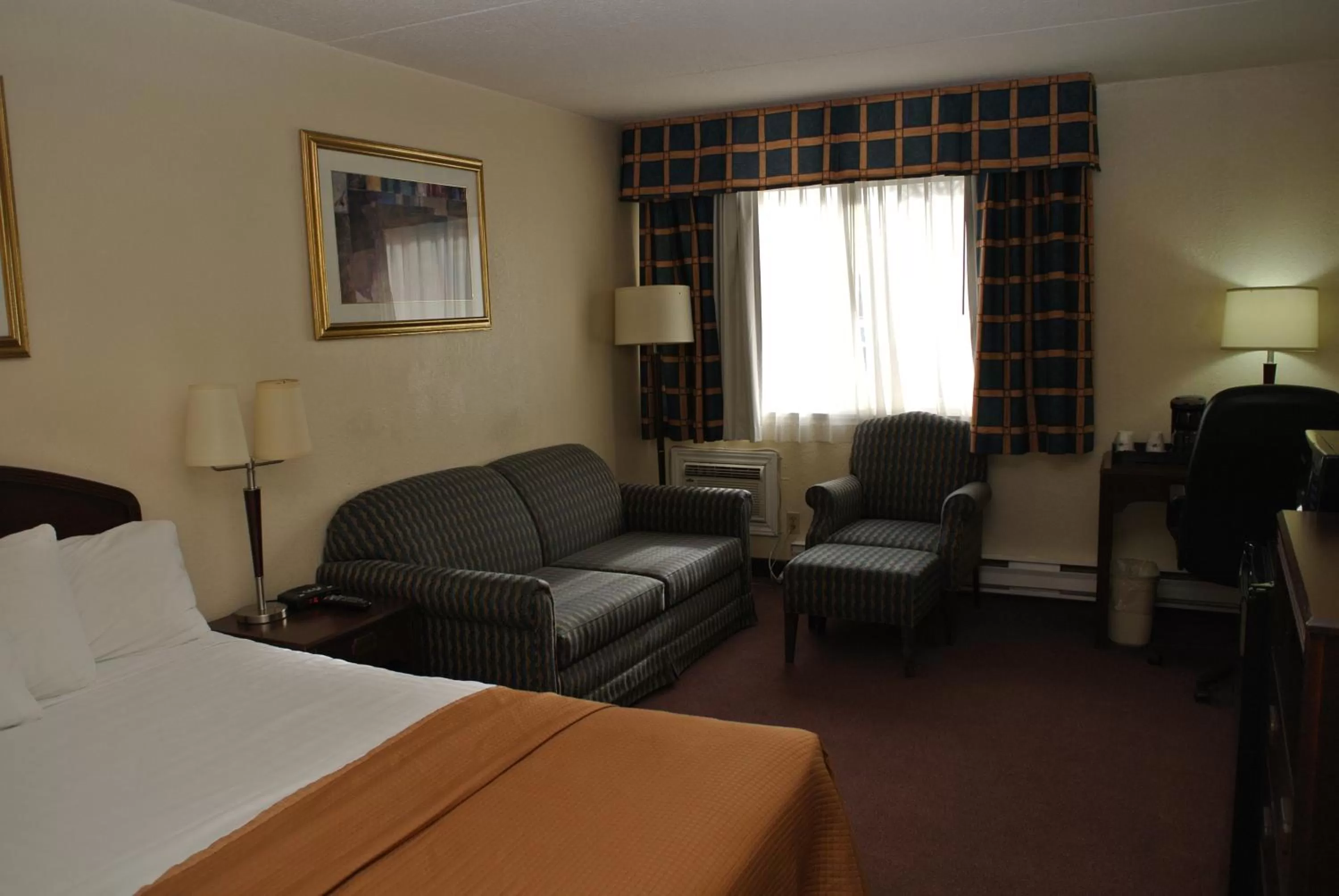 Seating area, Bed in Travelodge by Wyndham Ottawa East