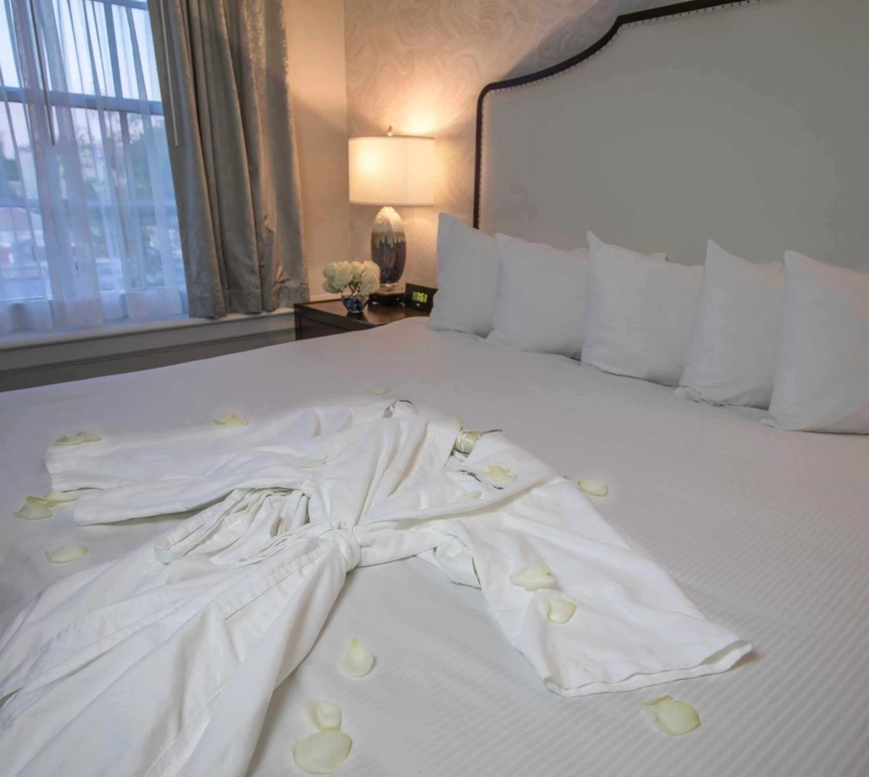 Bed in The Georgetown Inn