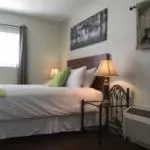 Bed in Olancha RV Park and Motel