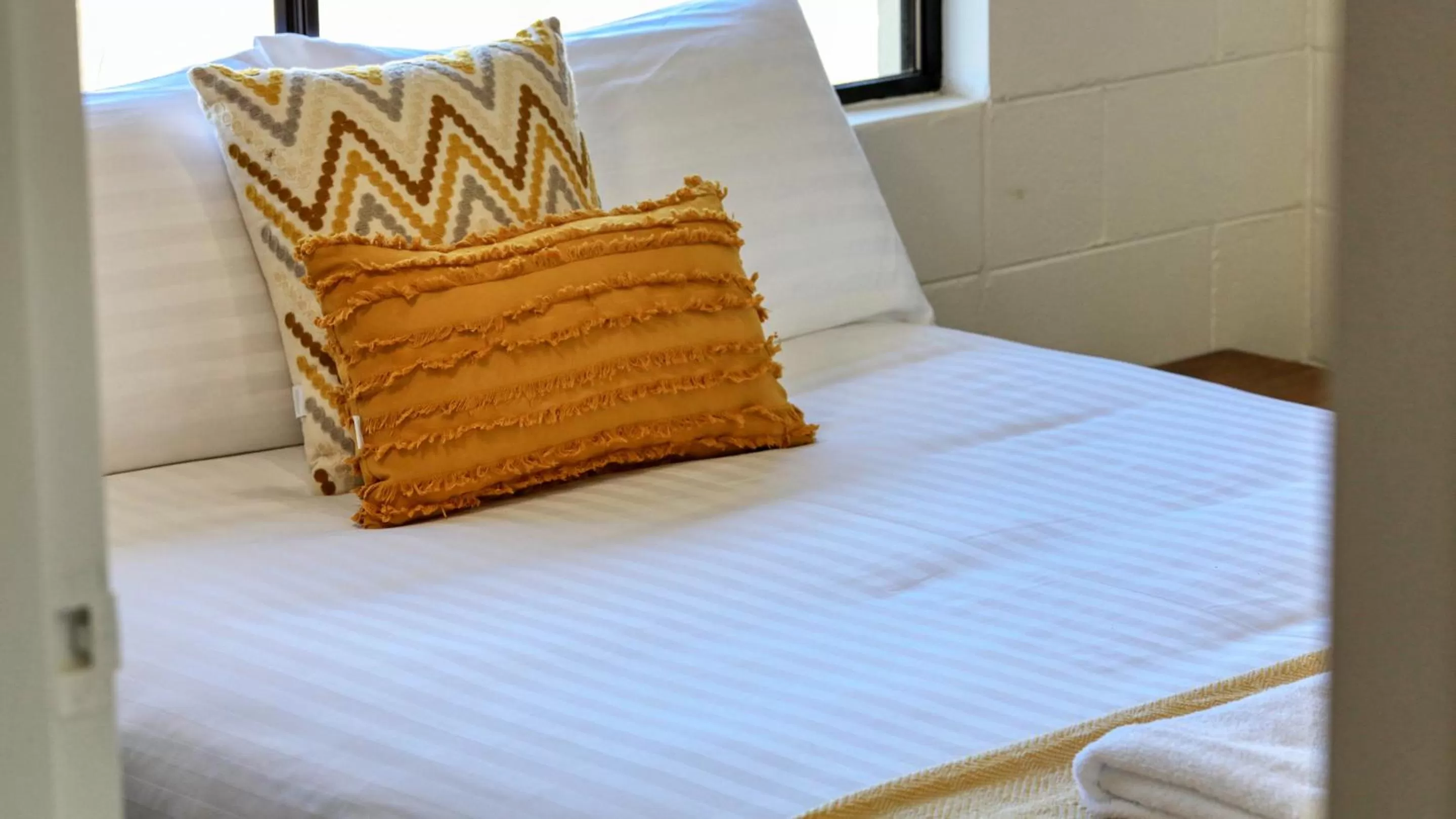 Decorative detail, Bed in Castlereagh Lodge Motel