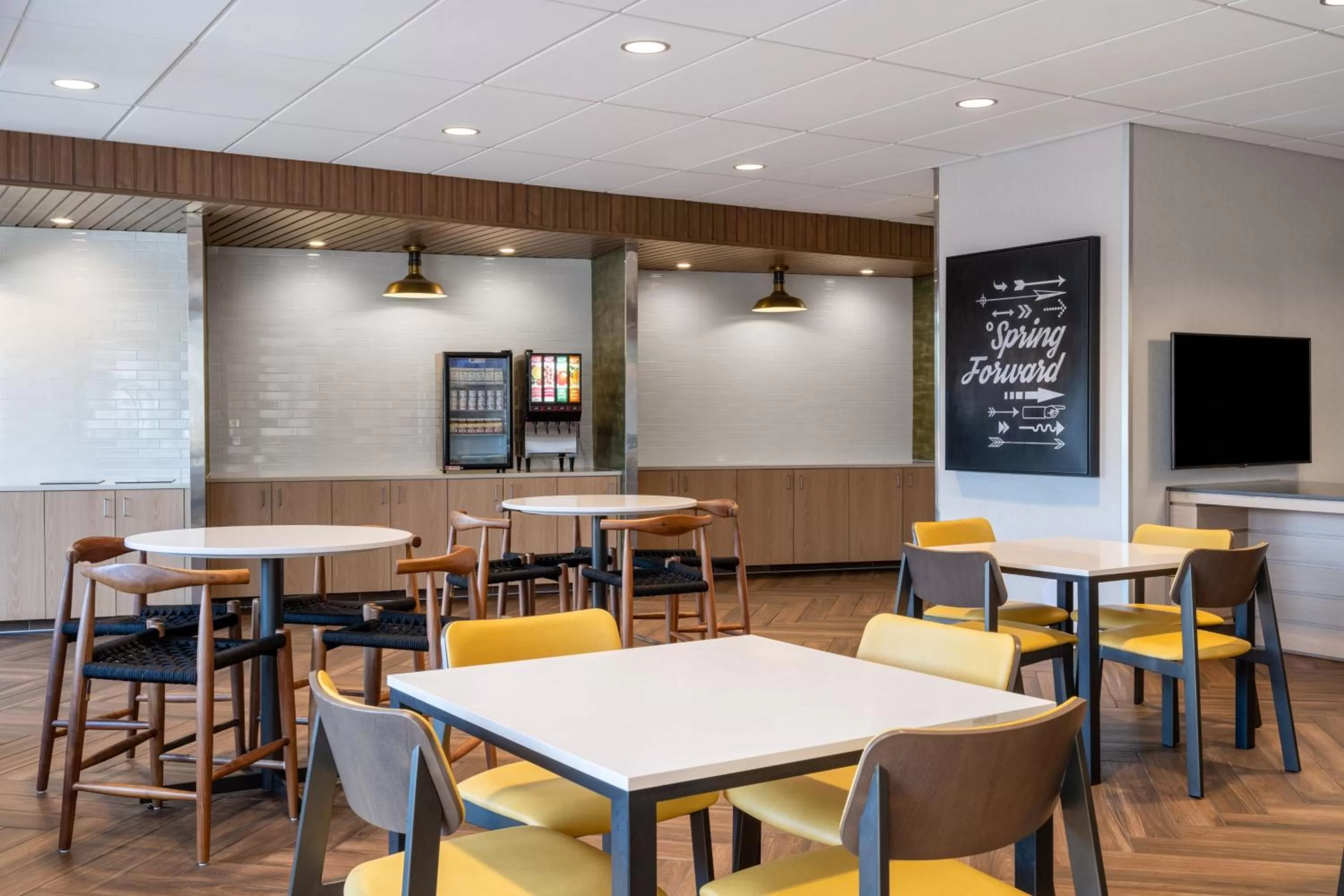 Restaurant/places to eat in Fairfield Inn & Suites Minneapolis North