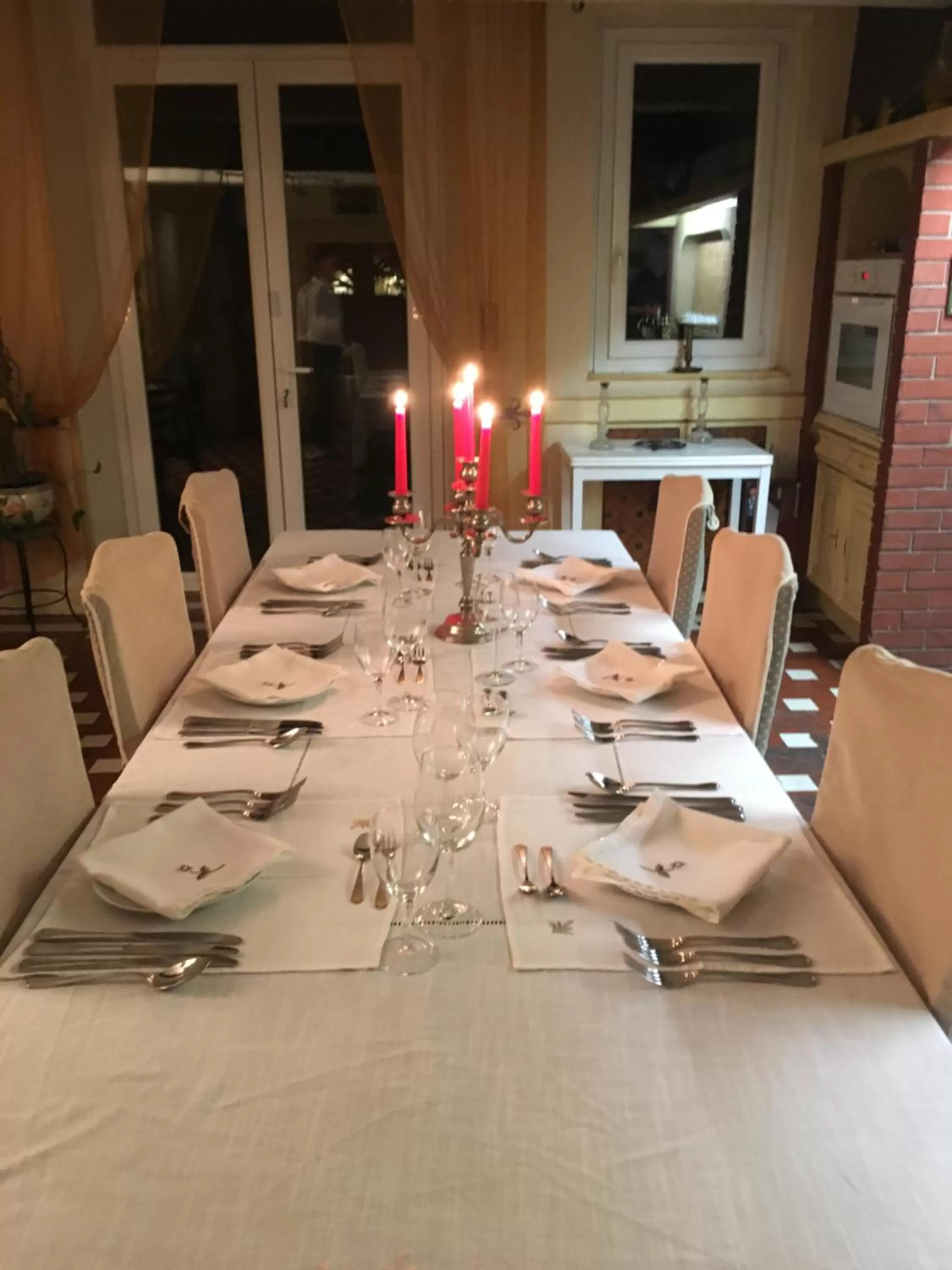 Restaurant/places to eat in Château la Moune