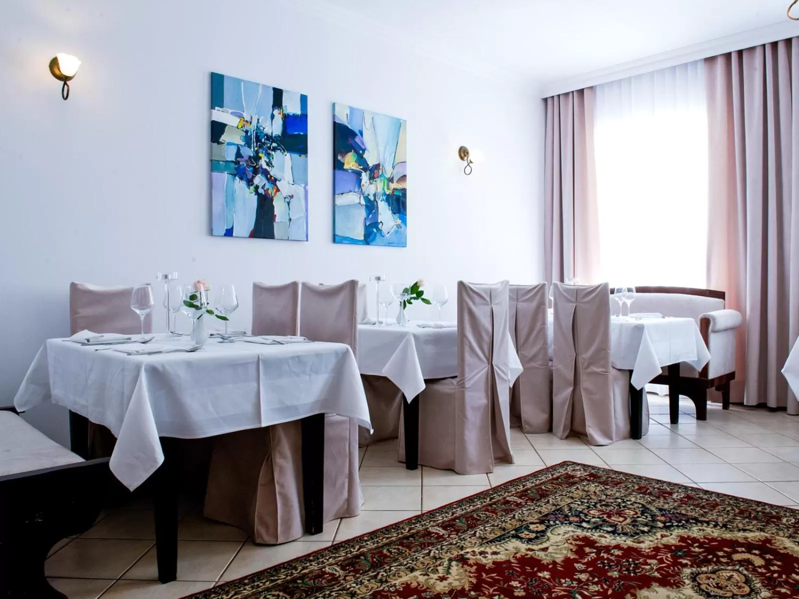 Restaurant/places to eat in Hotel Koloseum