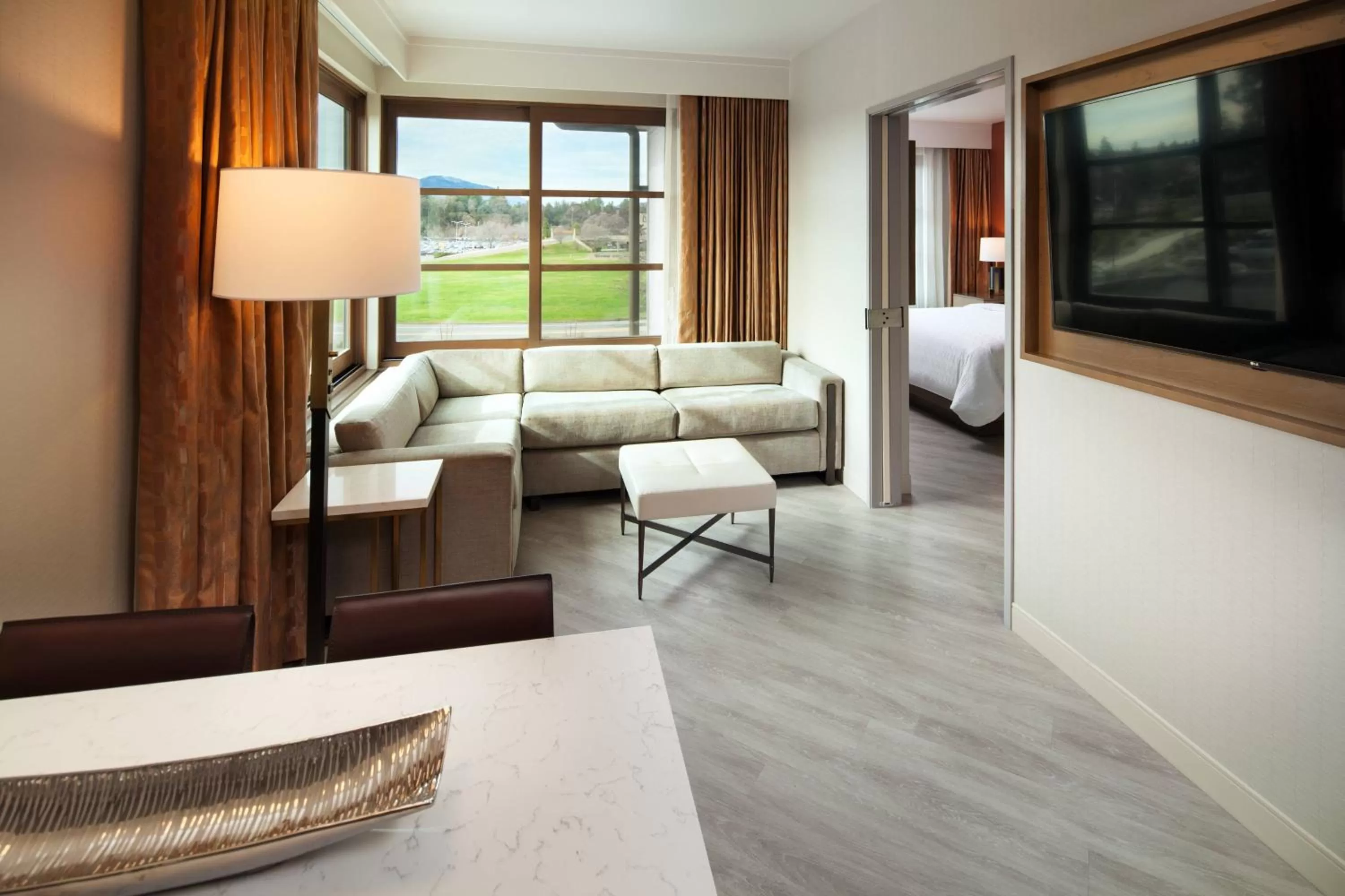 Living room, Bed in Sheraton Redding Hotel at the Sundial Bridge