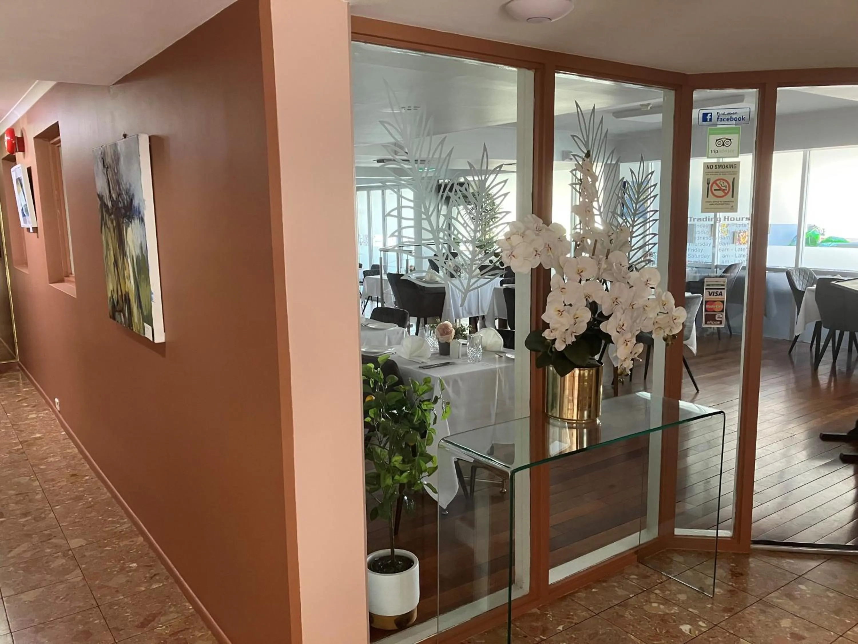 Restaurant/places to eat in Metro Hotel & Apartments Gladstone