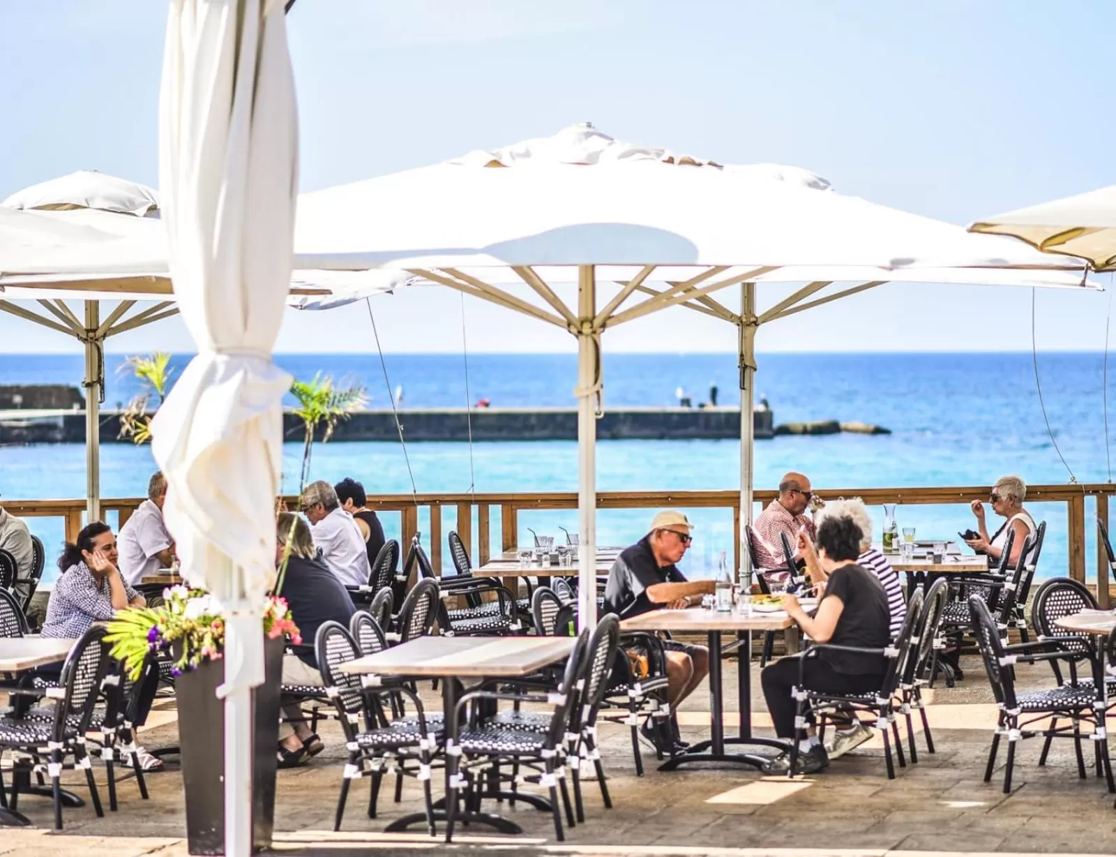 Restaurant/Places to Eat in Suite Marina Caesarea